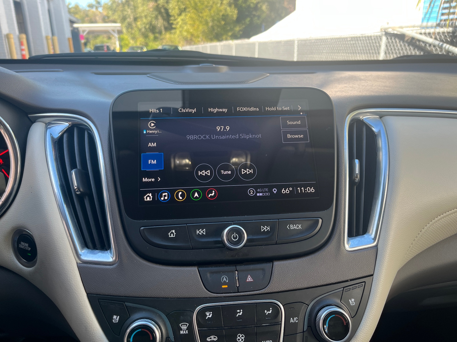 Thumbnail: 2024 Chevrolet Malibu - 4