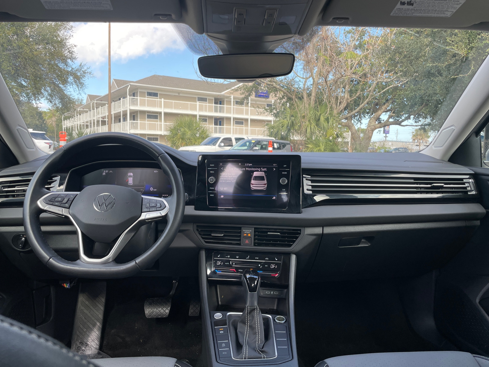 Thumbnail: 2025 Volkswagen Jetta - 3