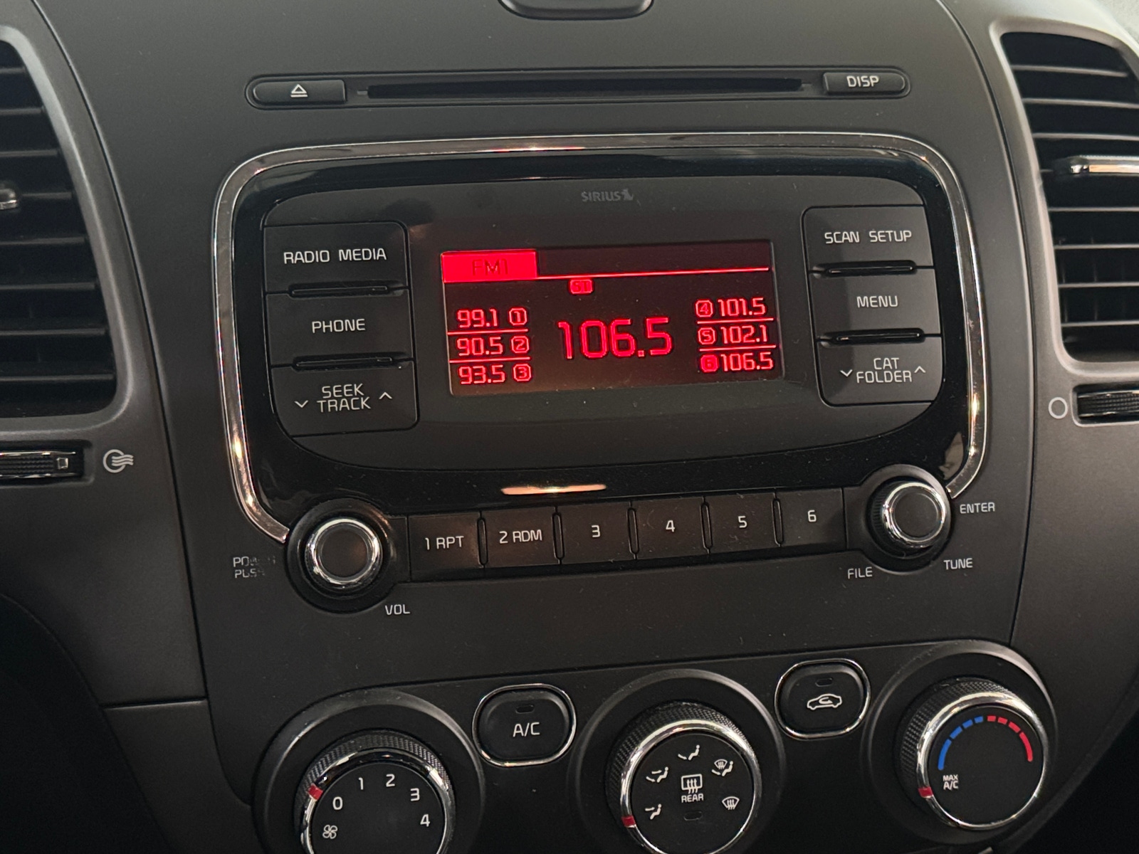 Thumbnail: 2018 Kia Forte - 4