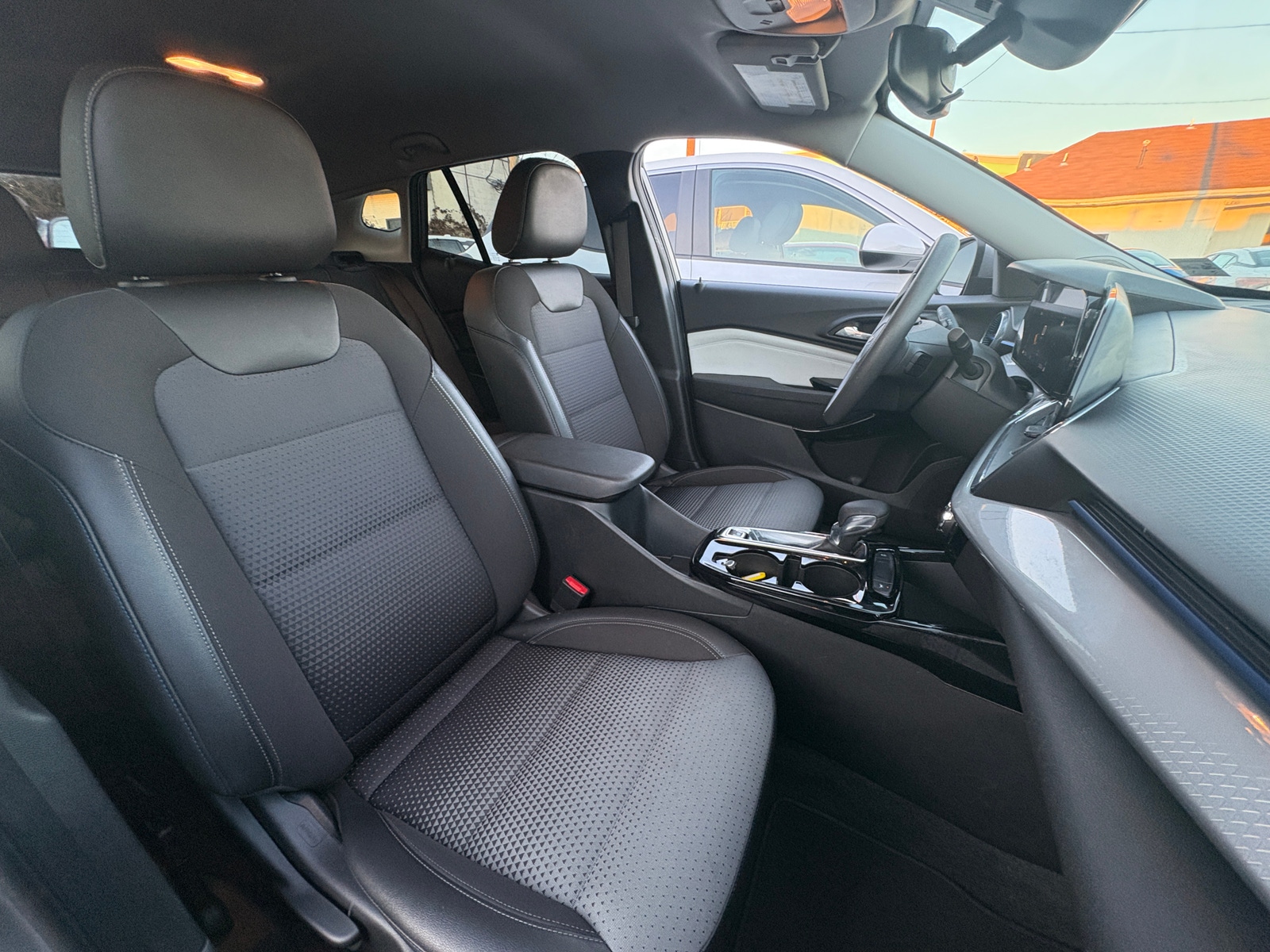 Thumbnail: 2025 Chevrolet Trax - 2