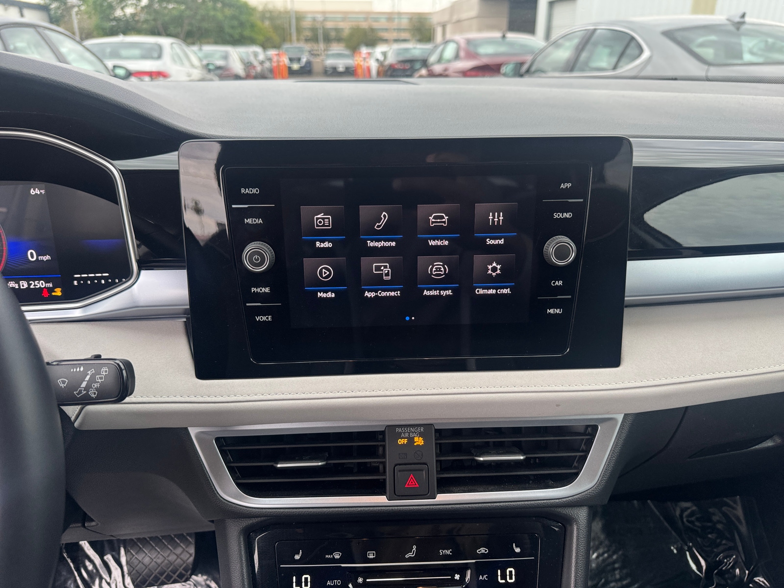 Thumbnail: 2025 Volkswagen Taos - 4