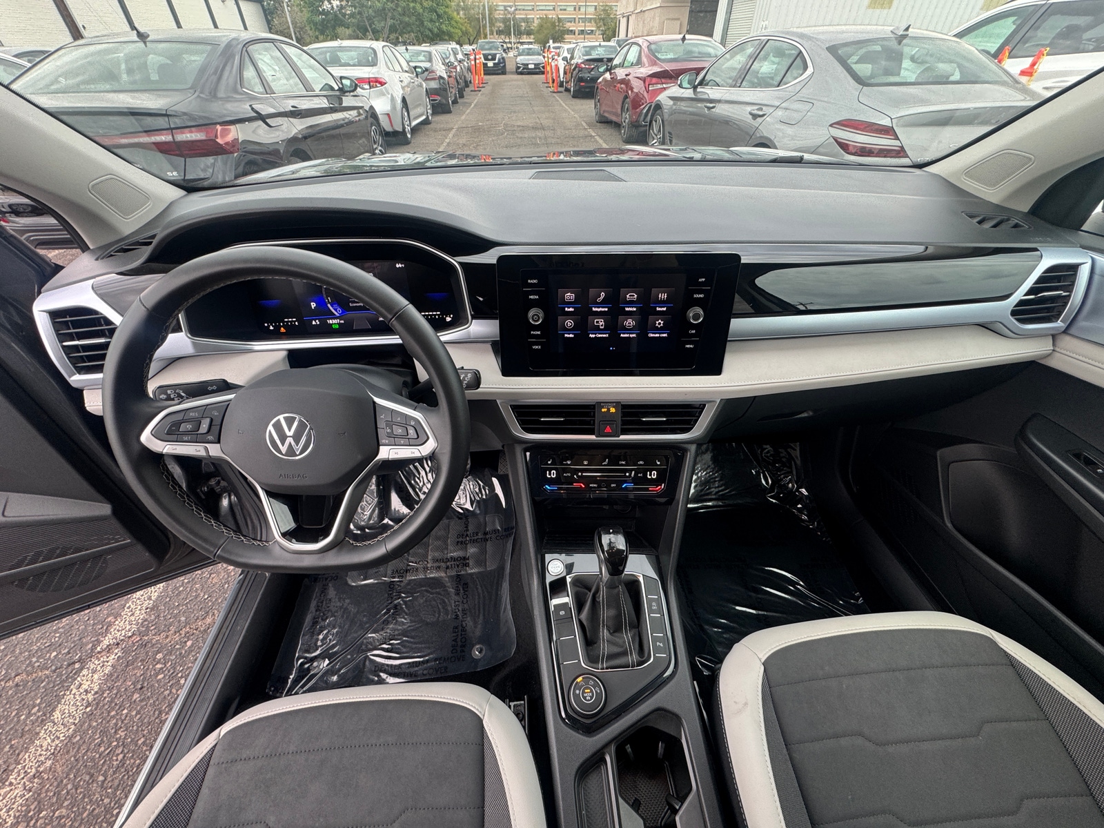 Thumbnail: 2025 Volkswagen Taos - 3