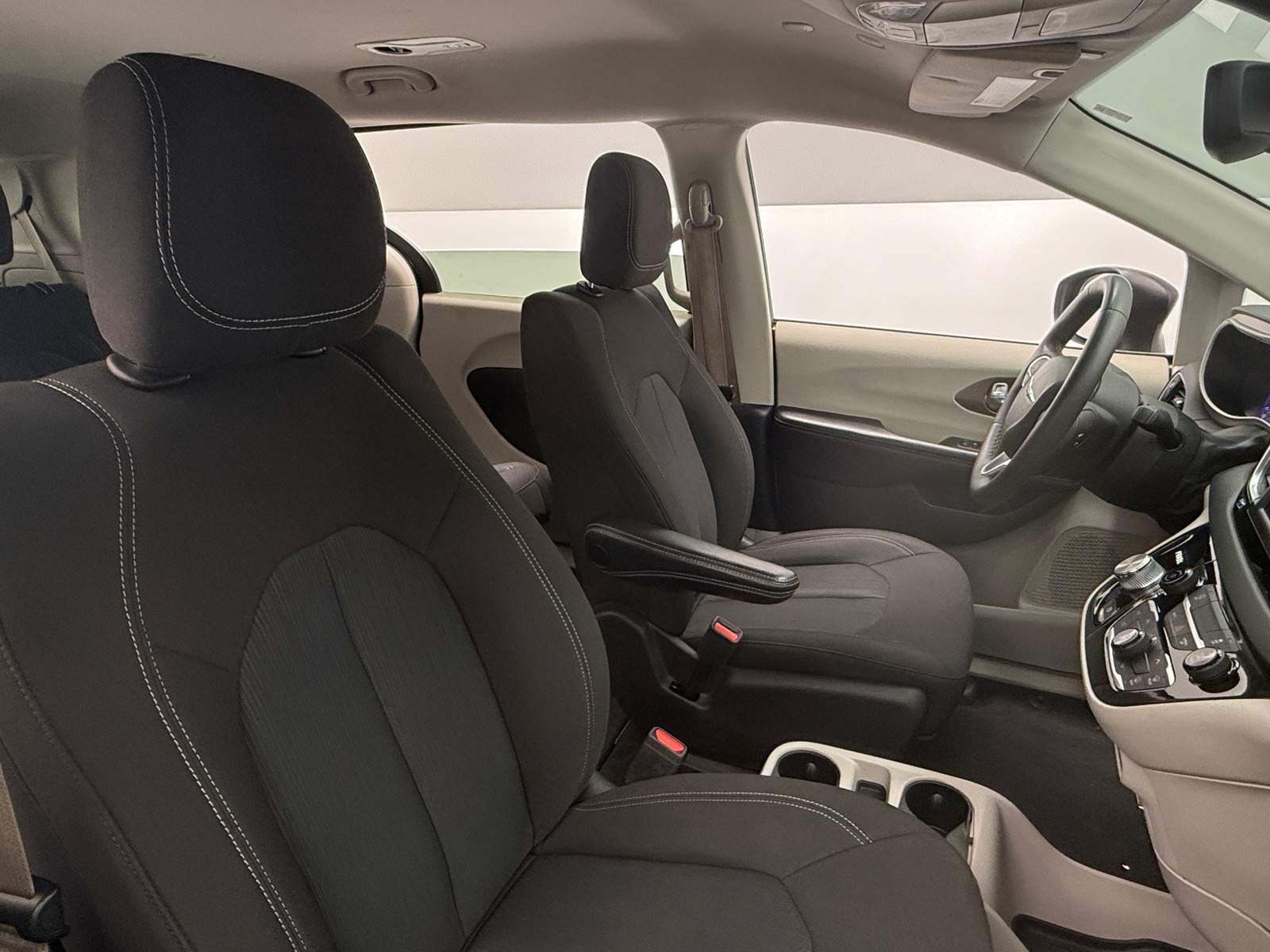 Thumbnail: 2023 Chrysler Voyager - 2