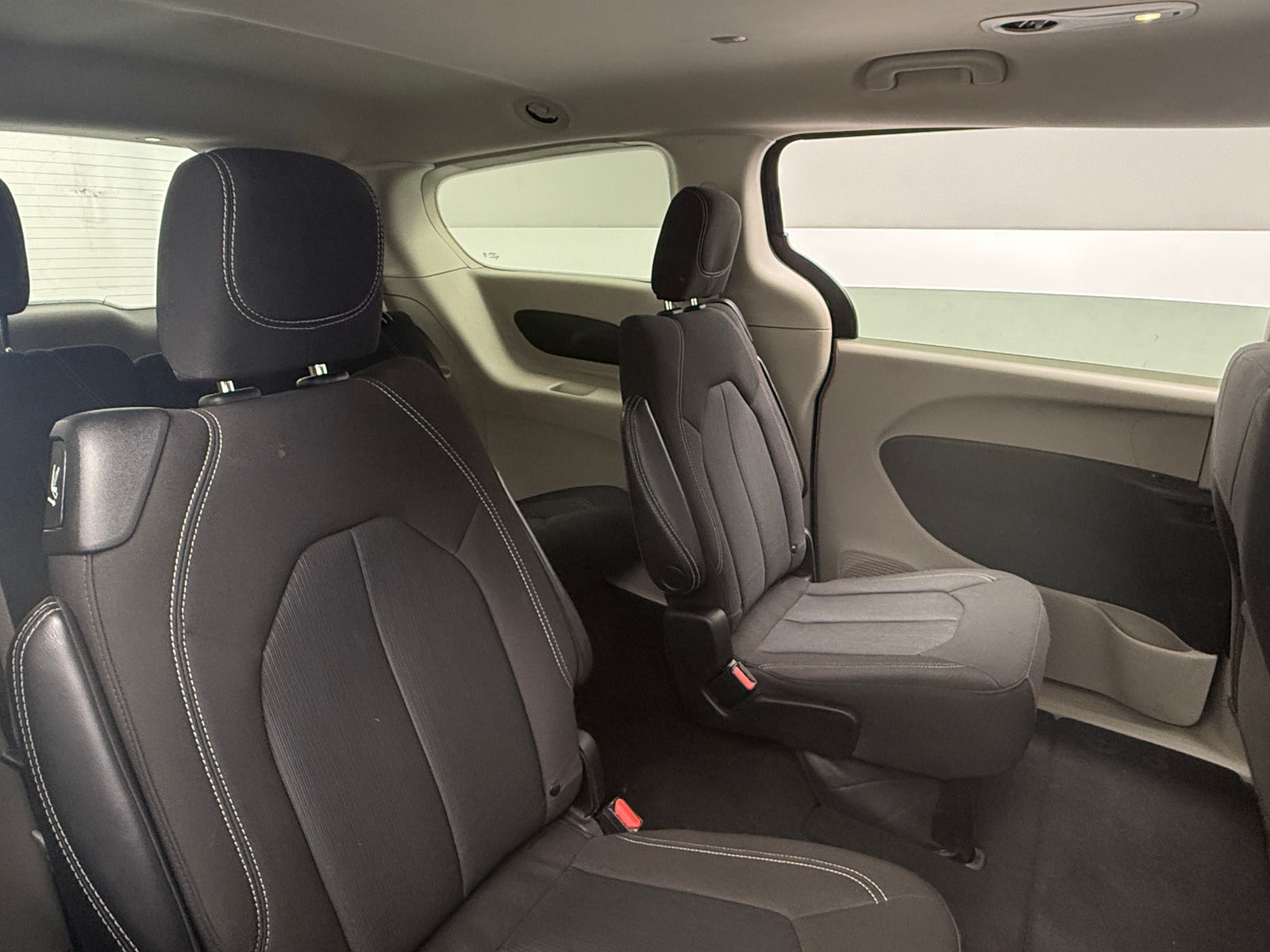 Thumbnail: 2023 Chrysler Voyager - 6