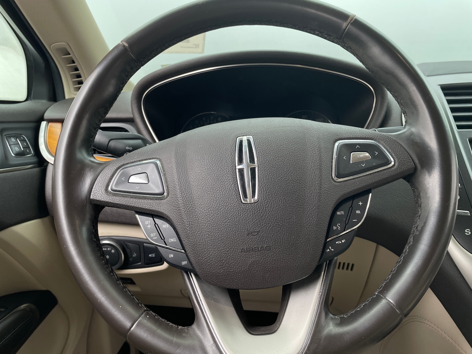 Thumbnail: 2017 Lincoln MKC - 4