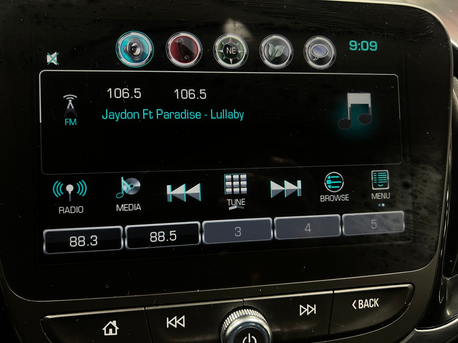 Thumbnail: 2016 Chevrolet Volt - 3