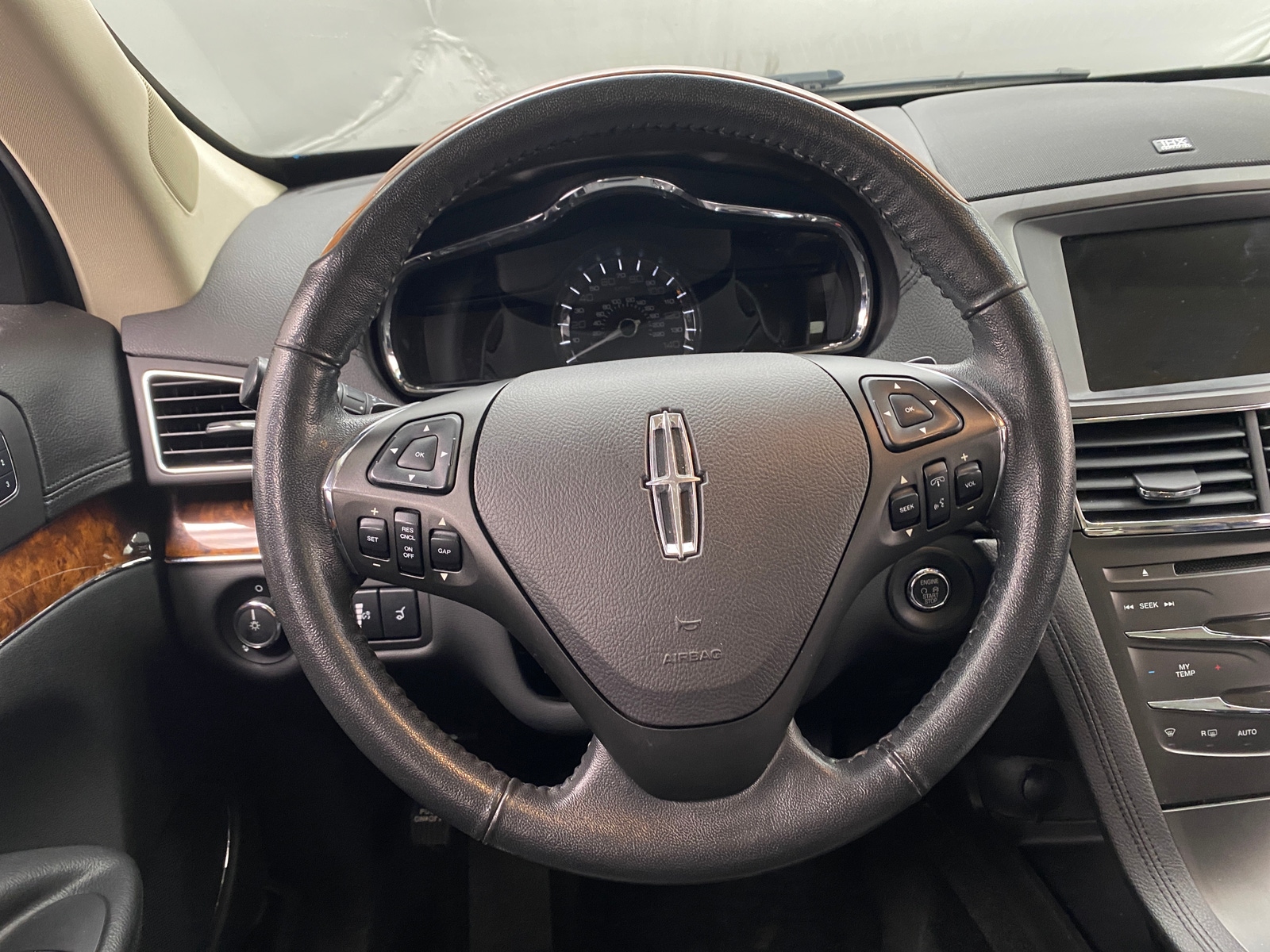 Thumbnail: 2017 Lincoln MKT - 4