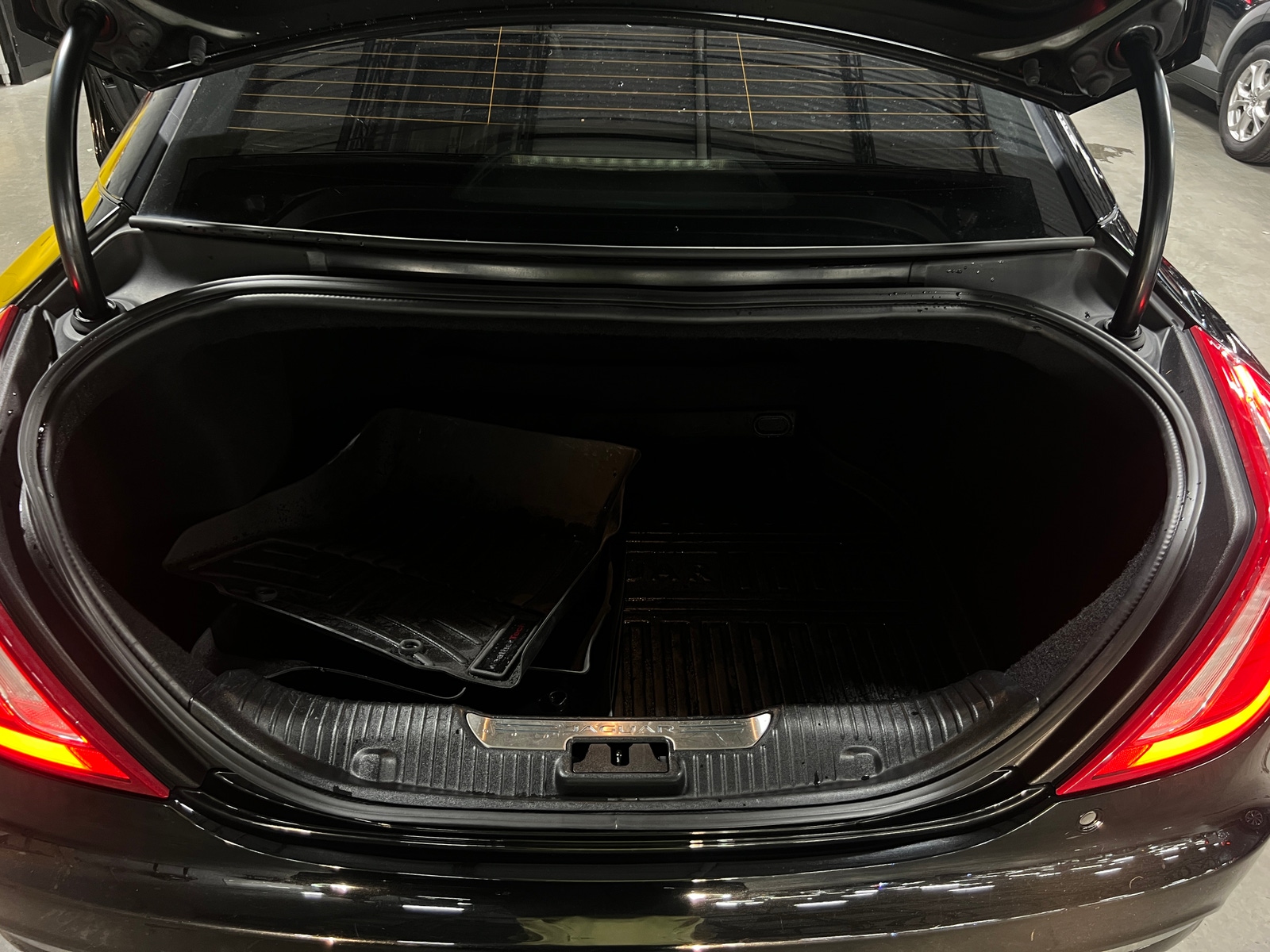 Thumbnail: 2018 Jaguar XJ - 6