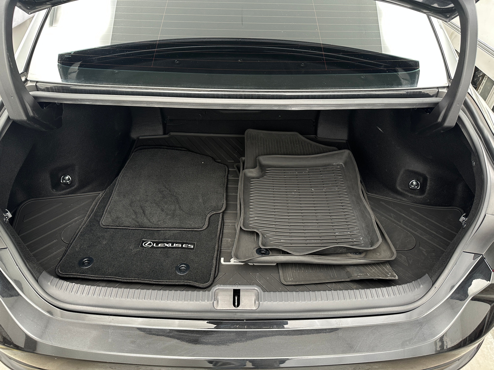 Thumbnail: 2023 Lexus ES - 6