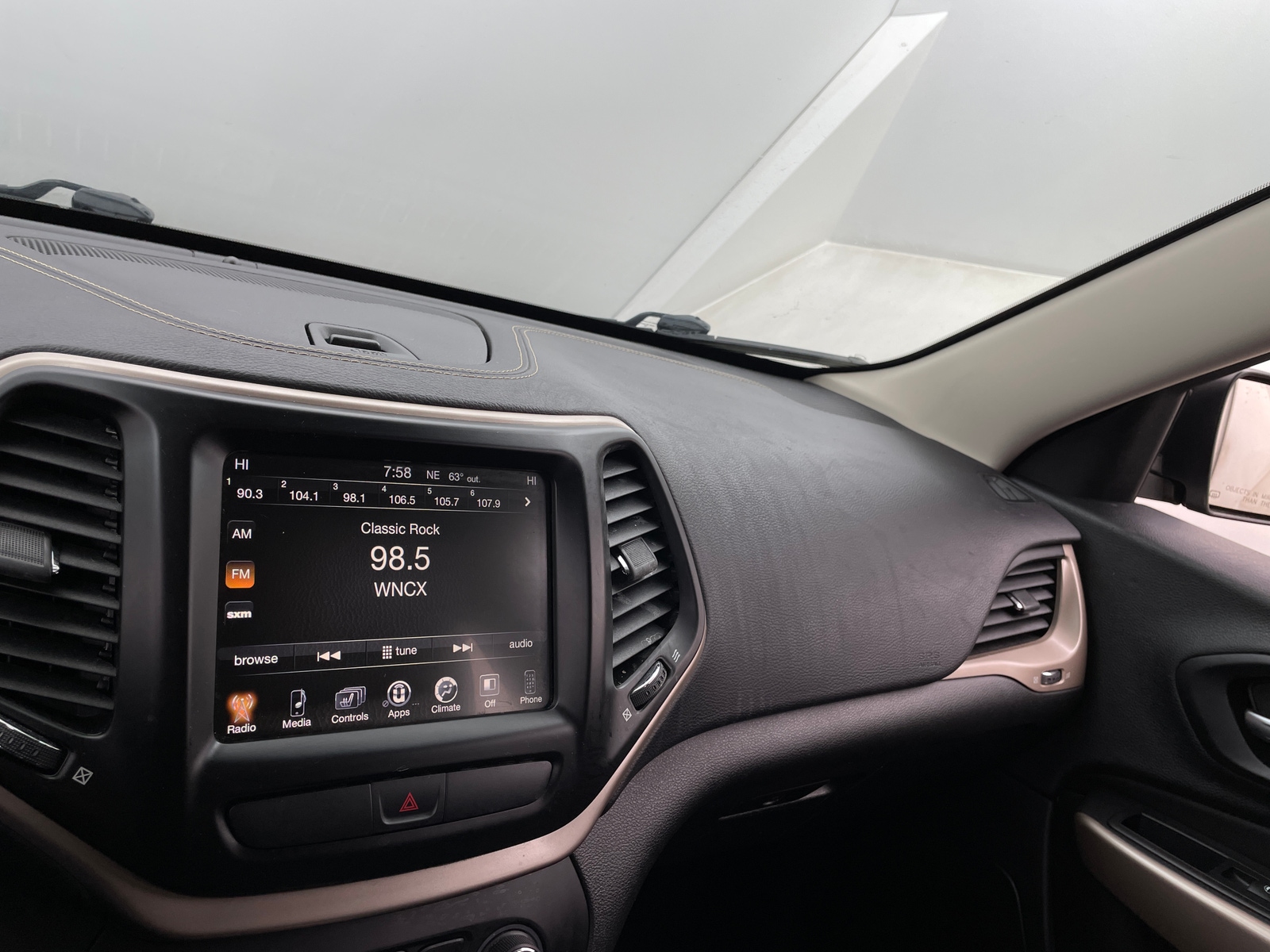 Thumbnail: 2017 Jeep Cherokee - 3