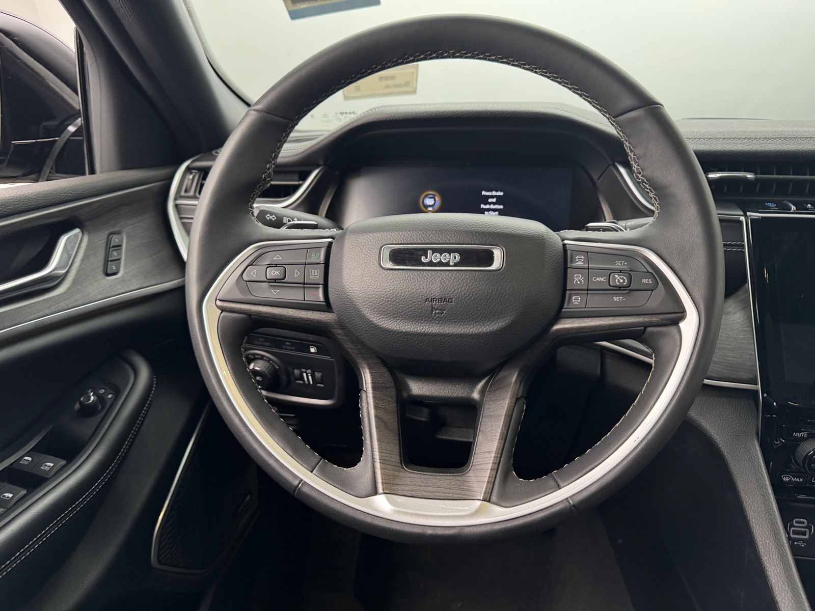 Thumbnail: 2024 Jeep Grand Cherokee - 4