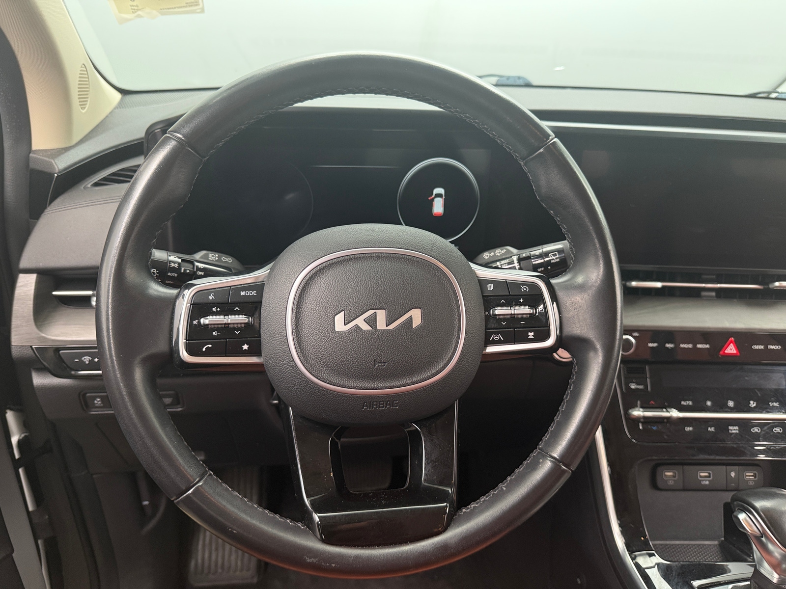 Thumbnail: 2023 Kia Carnival - 4