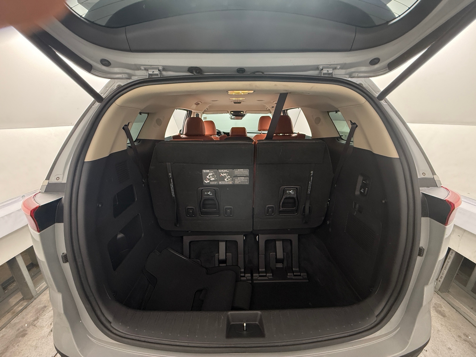 Thumbnail: 2023 Kia Carnival - 6