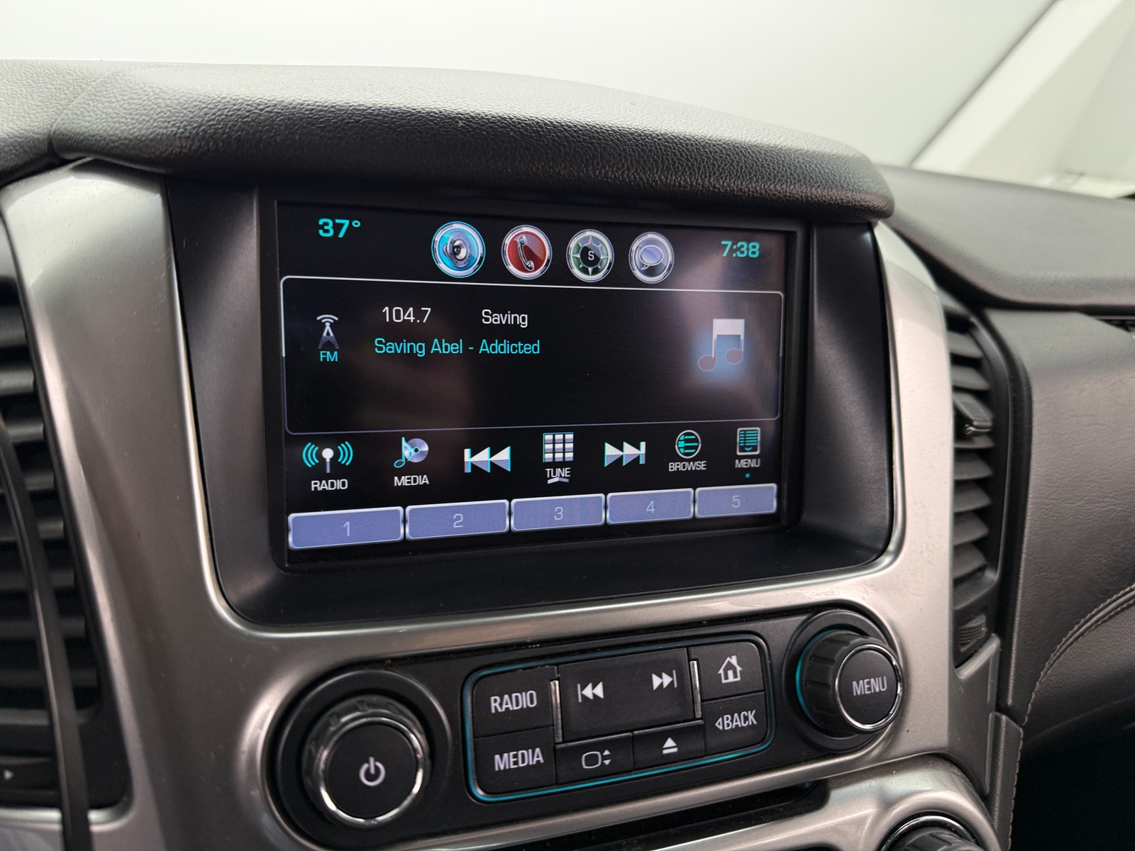 Thumbnail: 2018 Chevrolet Tahoe - 3