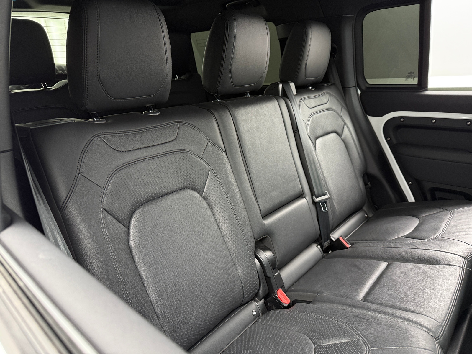 Thumbnail: 2023 Land Rover Defender - 6