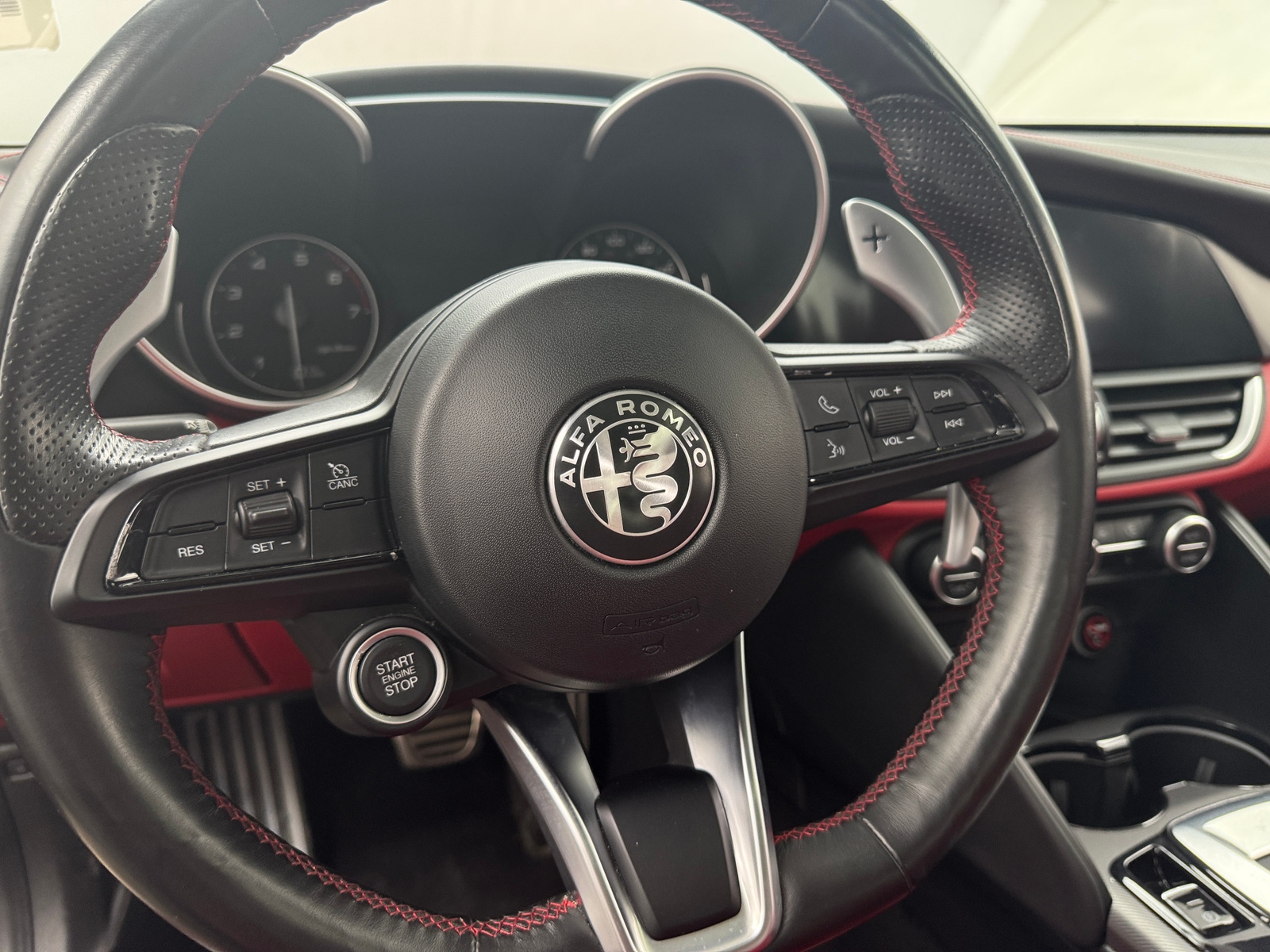 Thumbnail: 2020 Alfa Romeo Giulia - 4