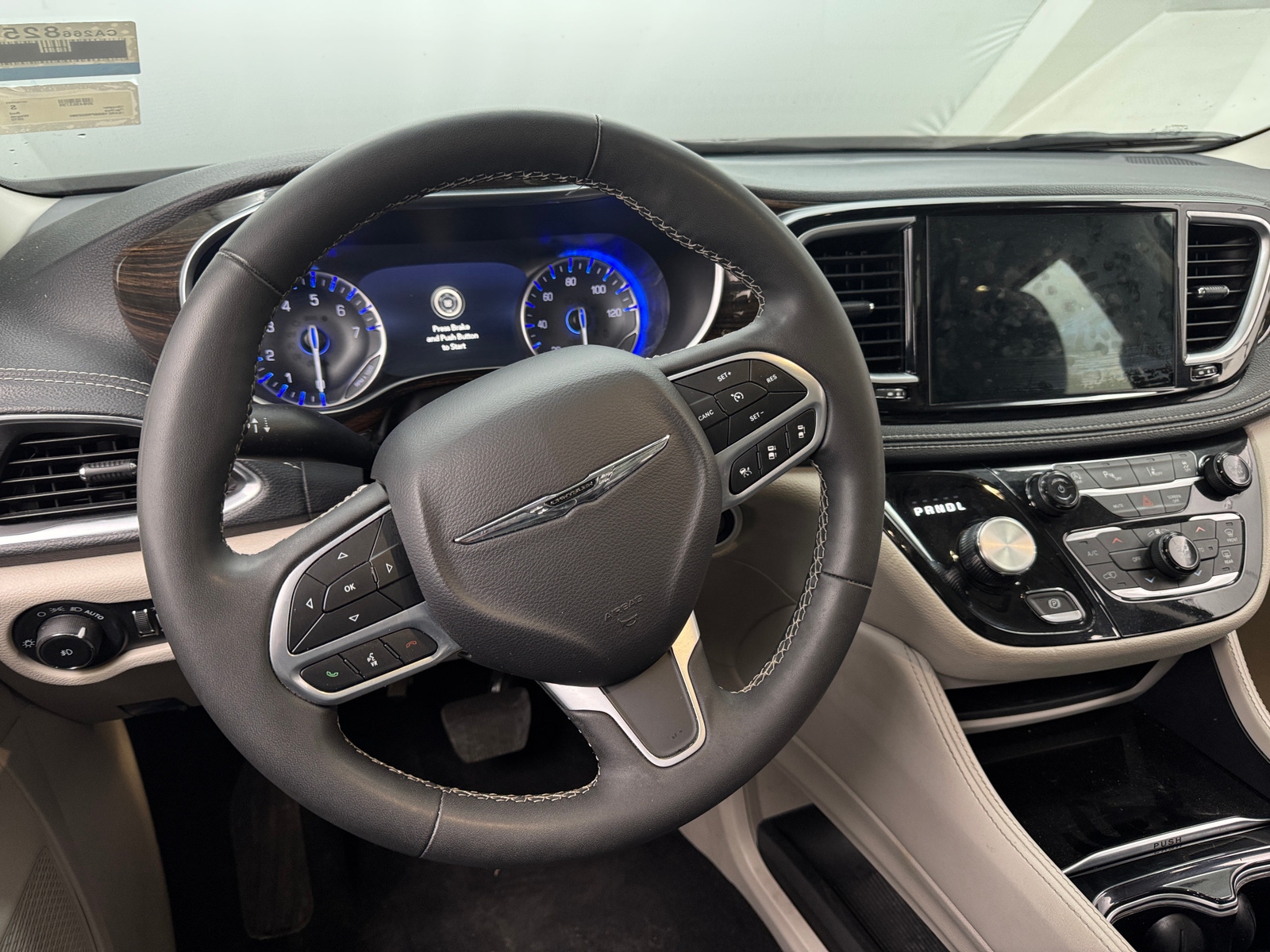 Thumbnail: 2023 Chrysler Pacifica - 4