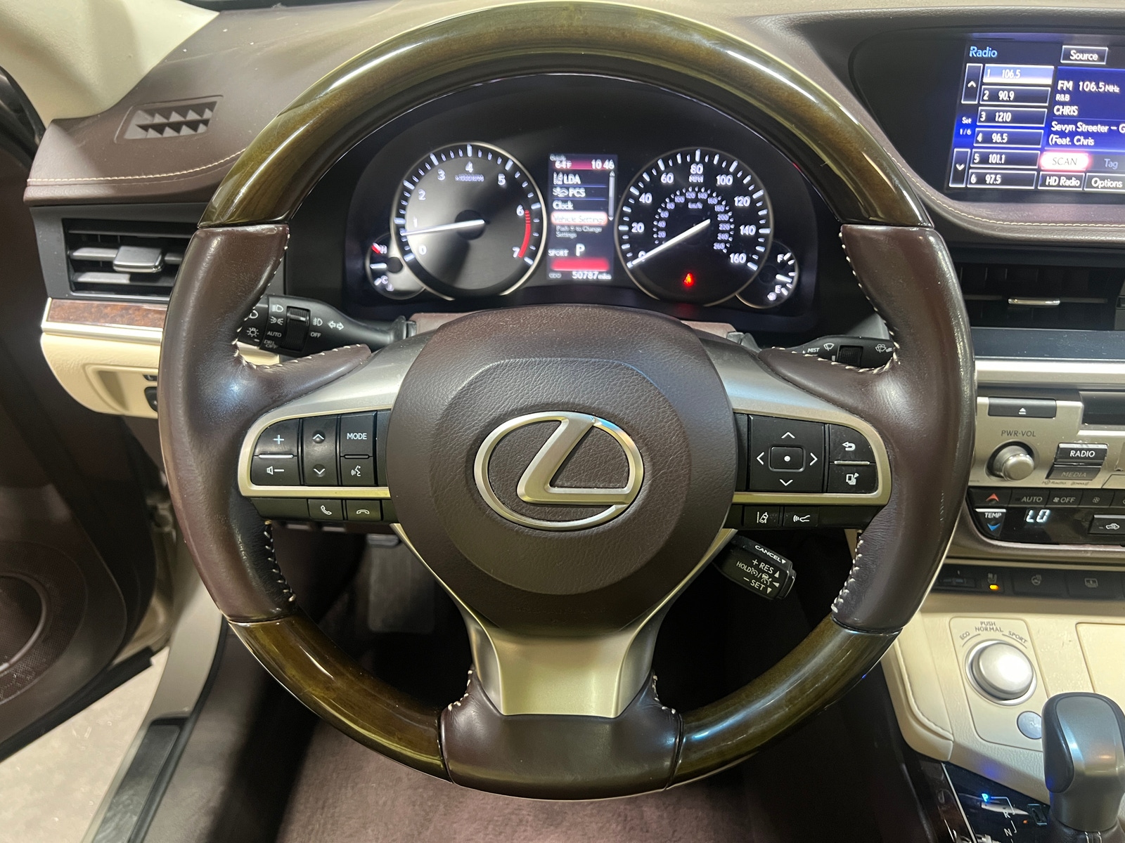 Thumbnail: 2016 Lexus ES - 4