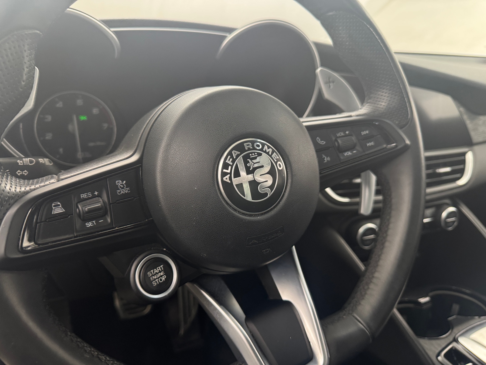 Thumbnail: 2023 Alfa Romeo Giulia - 4