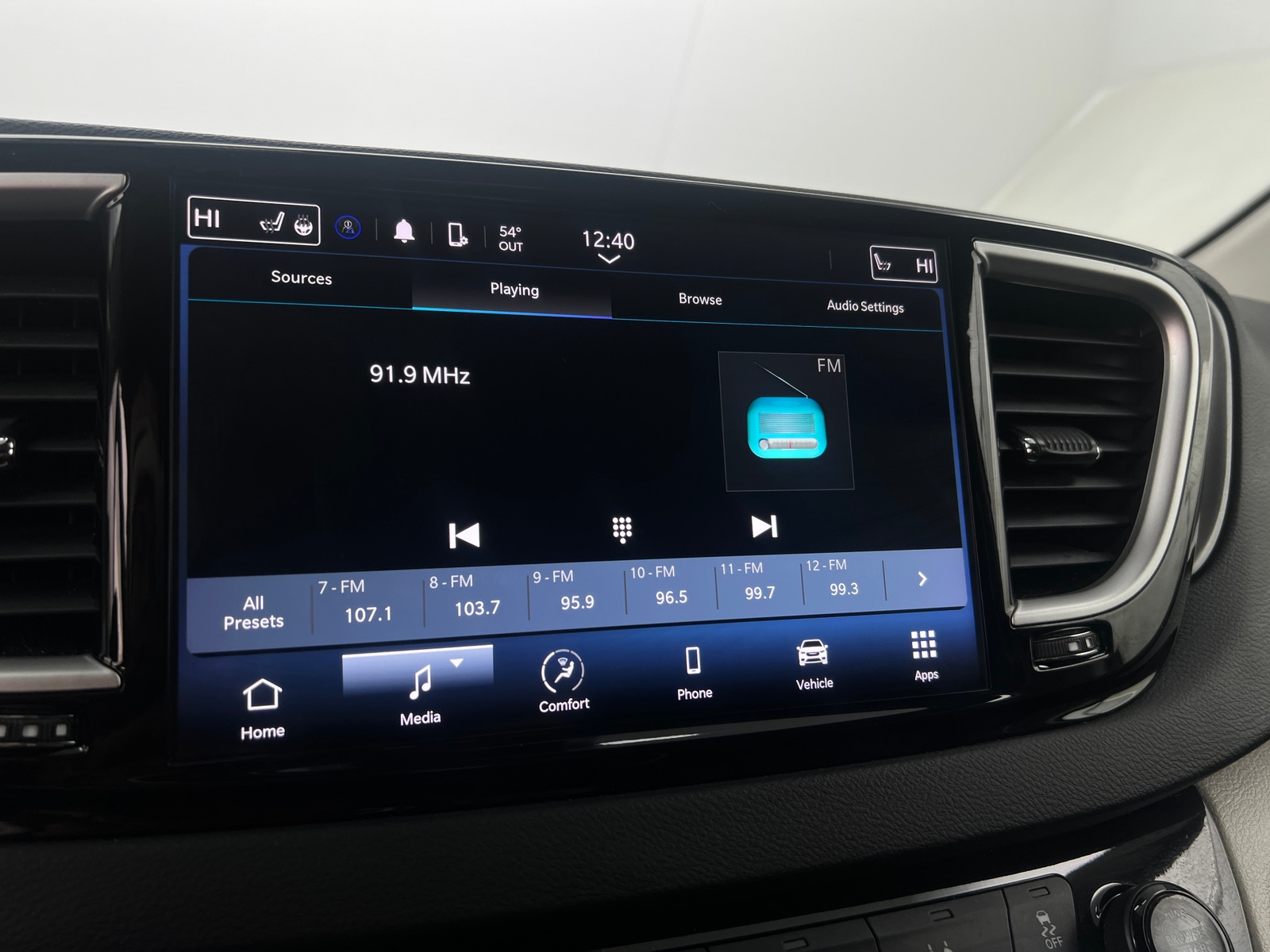 Thumbnail: 2024 Chrysler Pacifica - 3