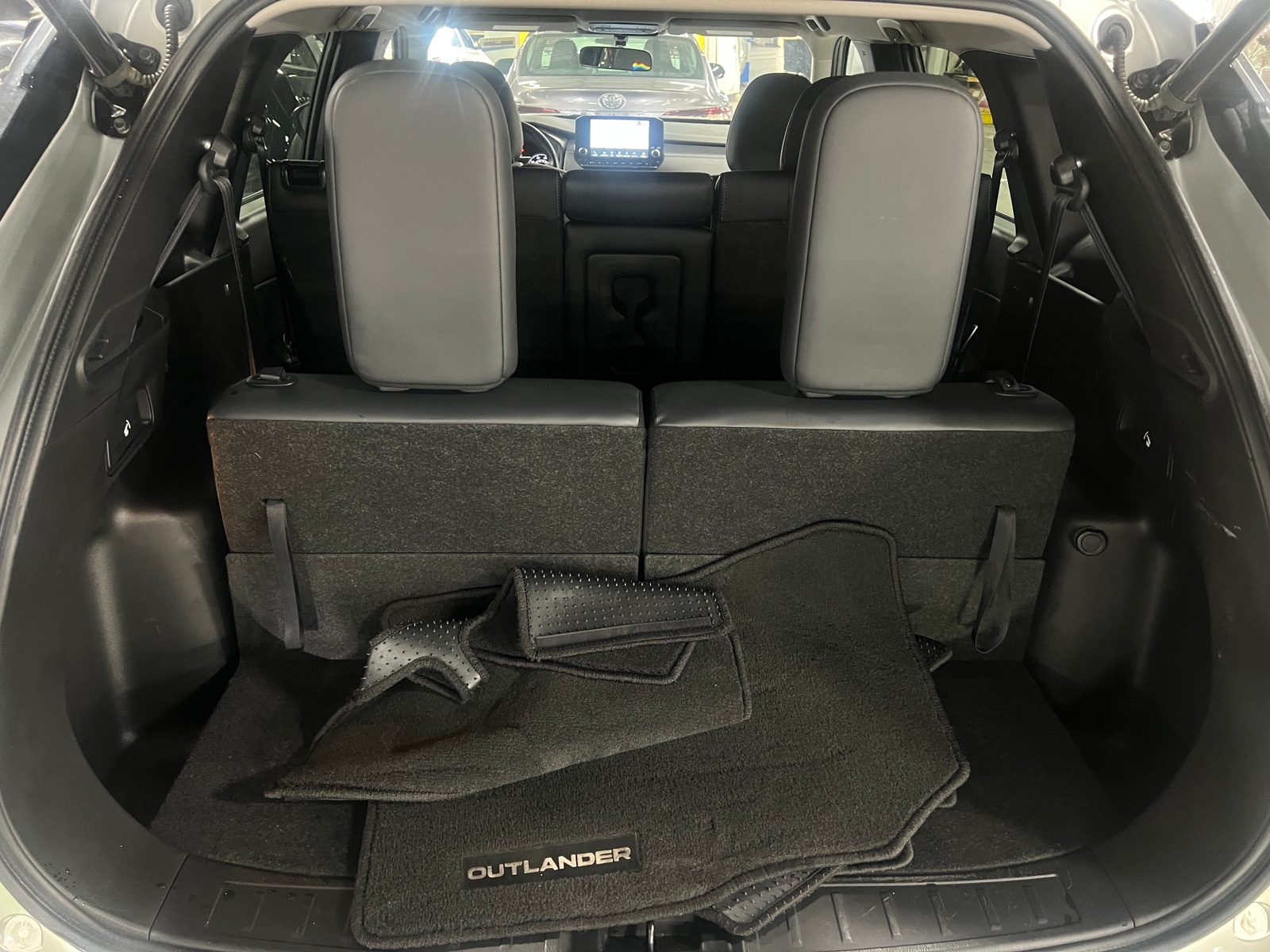 Thumbnail: 2024 Mitsubishi Outlander - 6