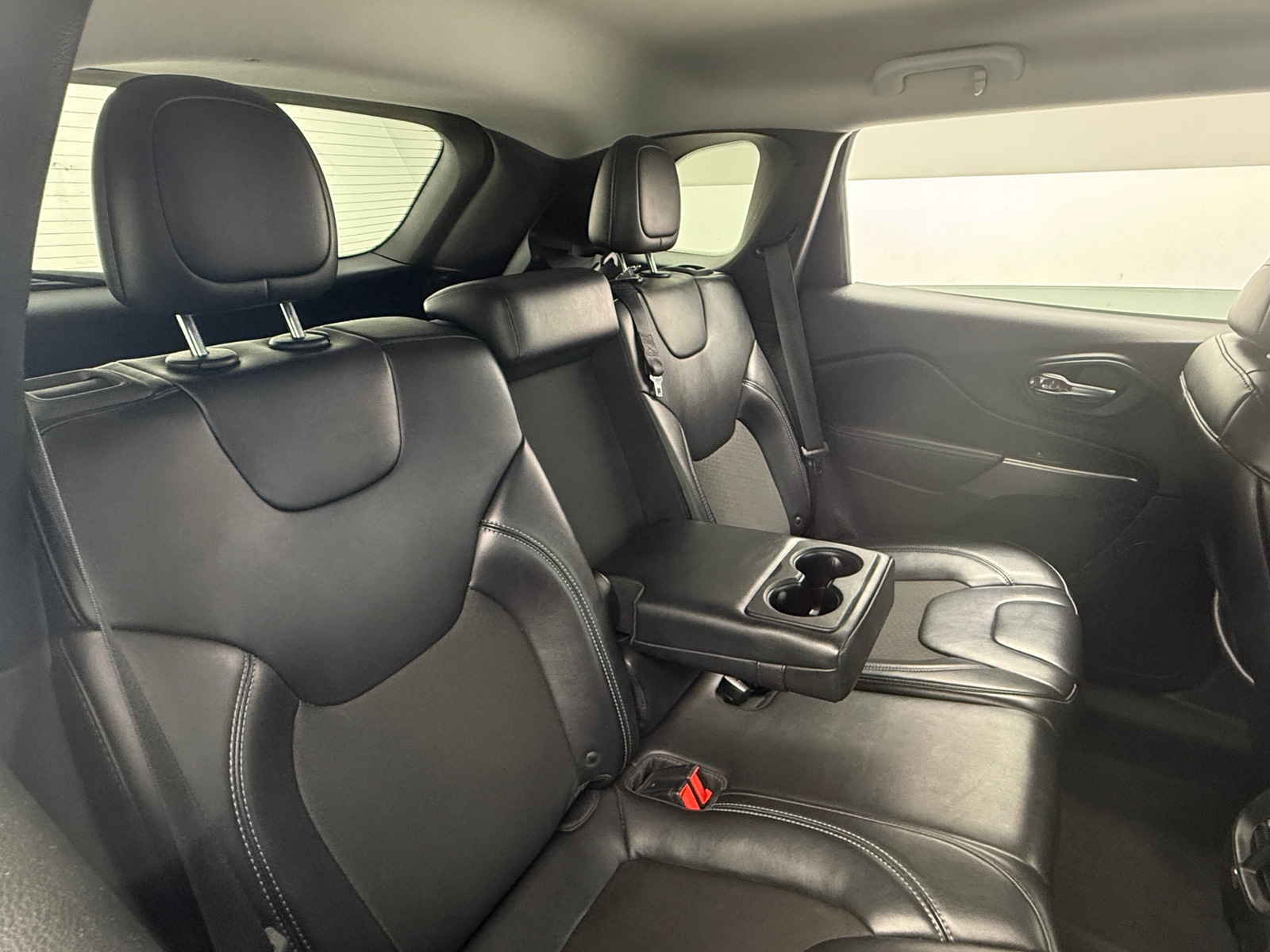 Thumbnail: 2019 Jeep Cherokee - 6