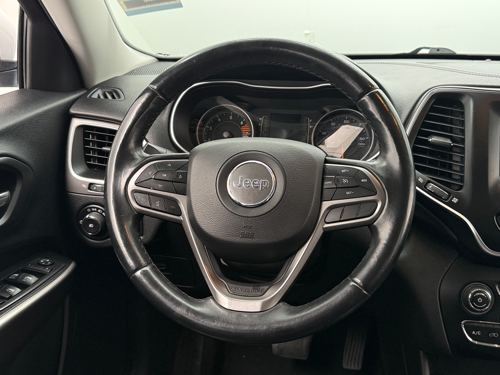 Thumbnail: 2019 Jeep Cherokee - 5