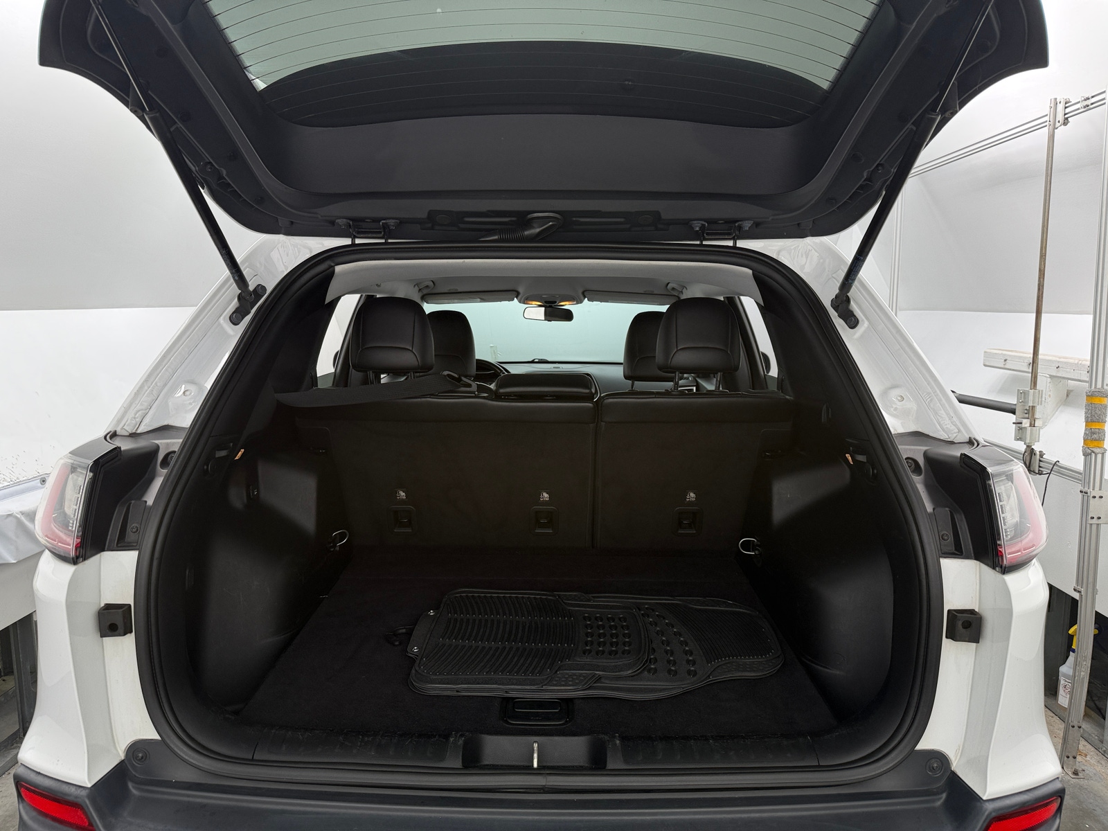 Thumbnail: 2019 Jeep Cherokee - 7