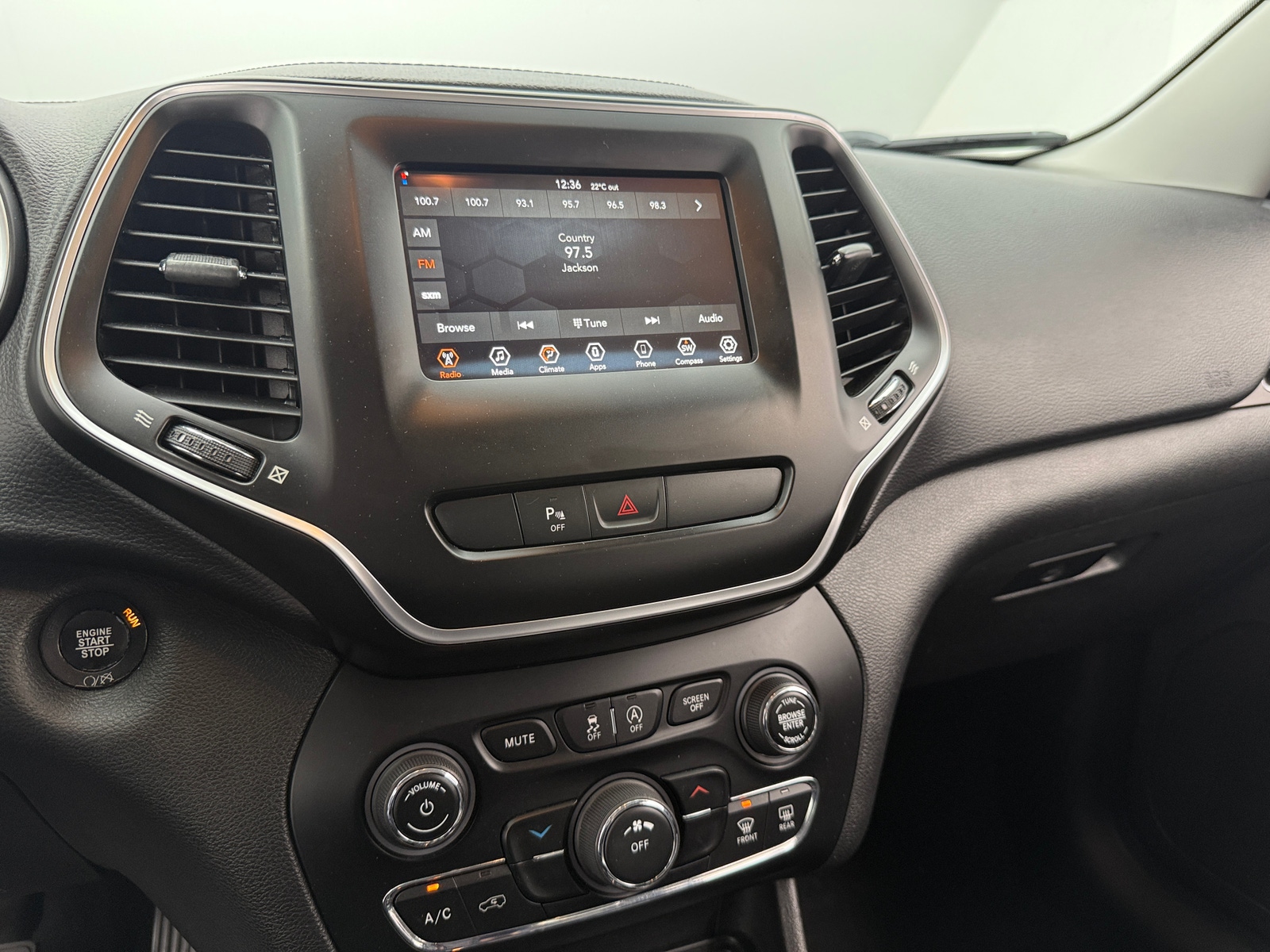 Thumbnail: 2019 Jeep Cherokee - 4