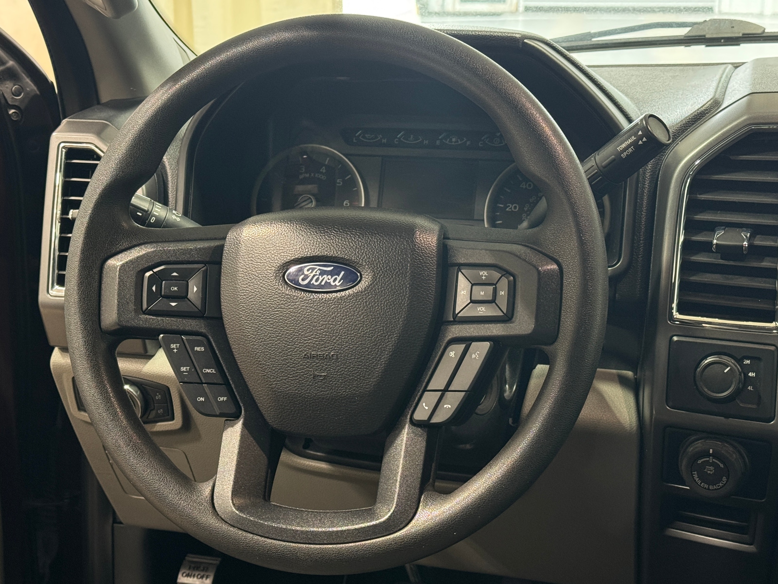 Thumbnail: 2016 Ford Econoline - 5