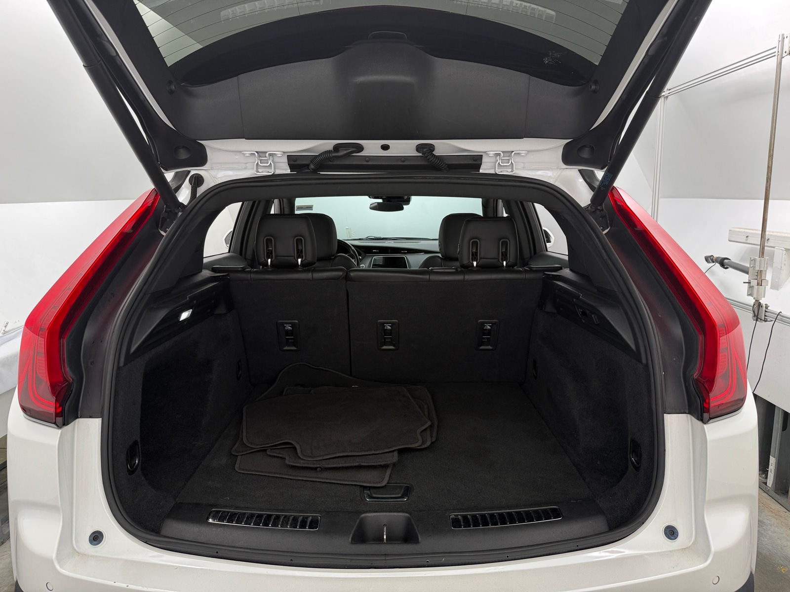 Thumbnail: 2020 Cadillac XT4 - 6