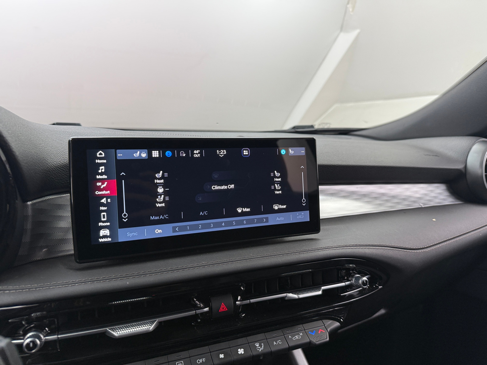 Thumbnail: 2024 Alfa Romeo Tonale - 4