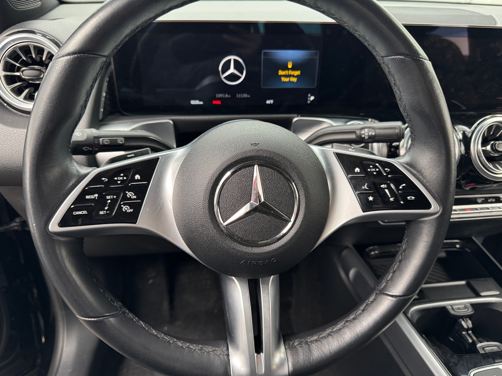 Thumbnail: 2025 Mercedes-Benz GLB - 4