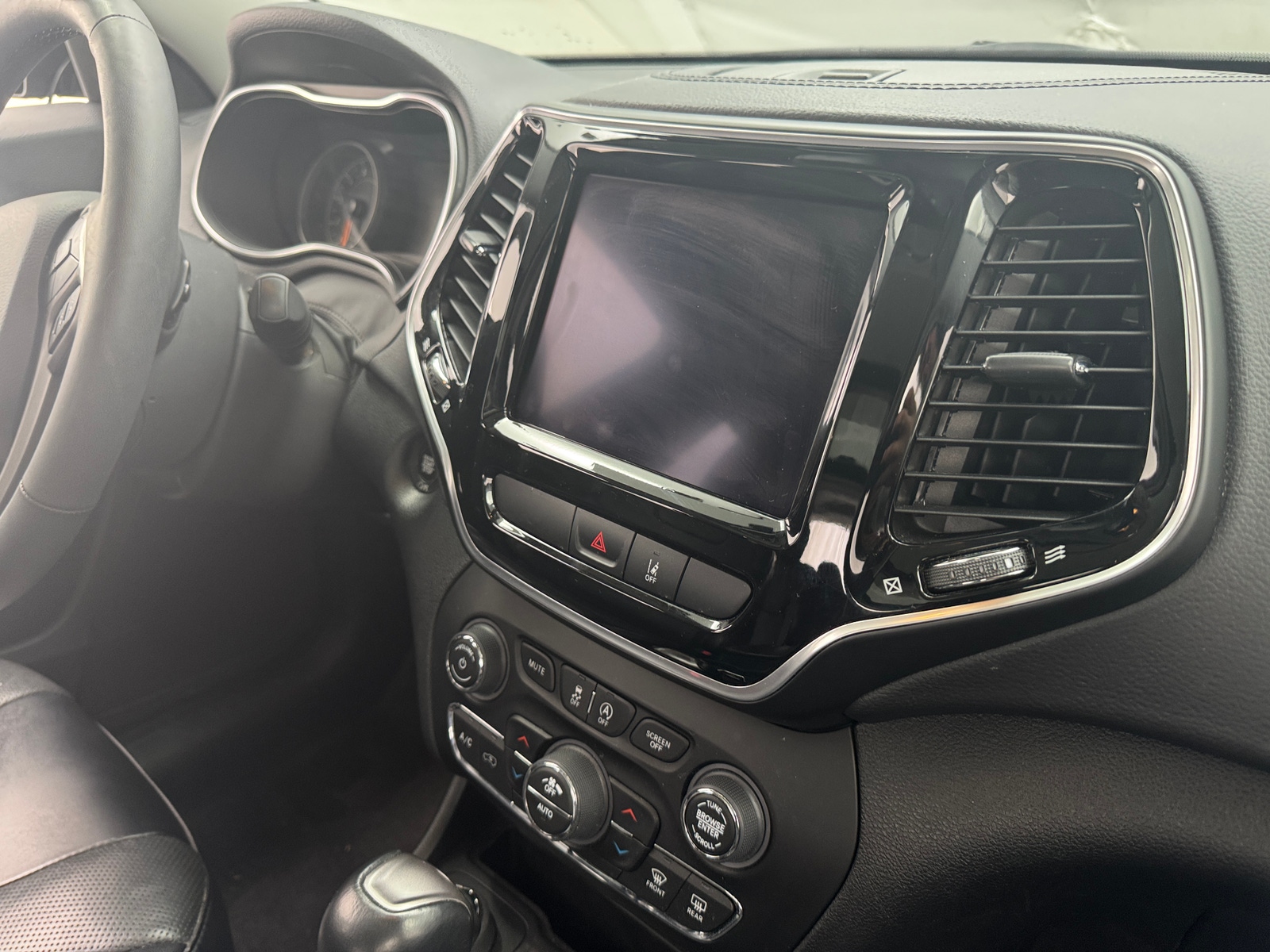 Thumbnail: 2022 Jeep Cherokee - 3