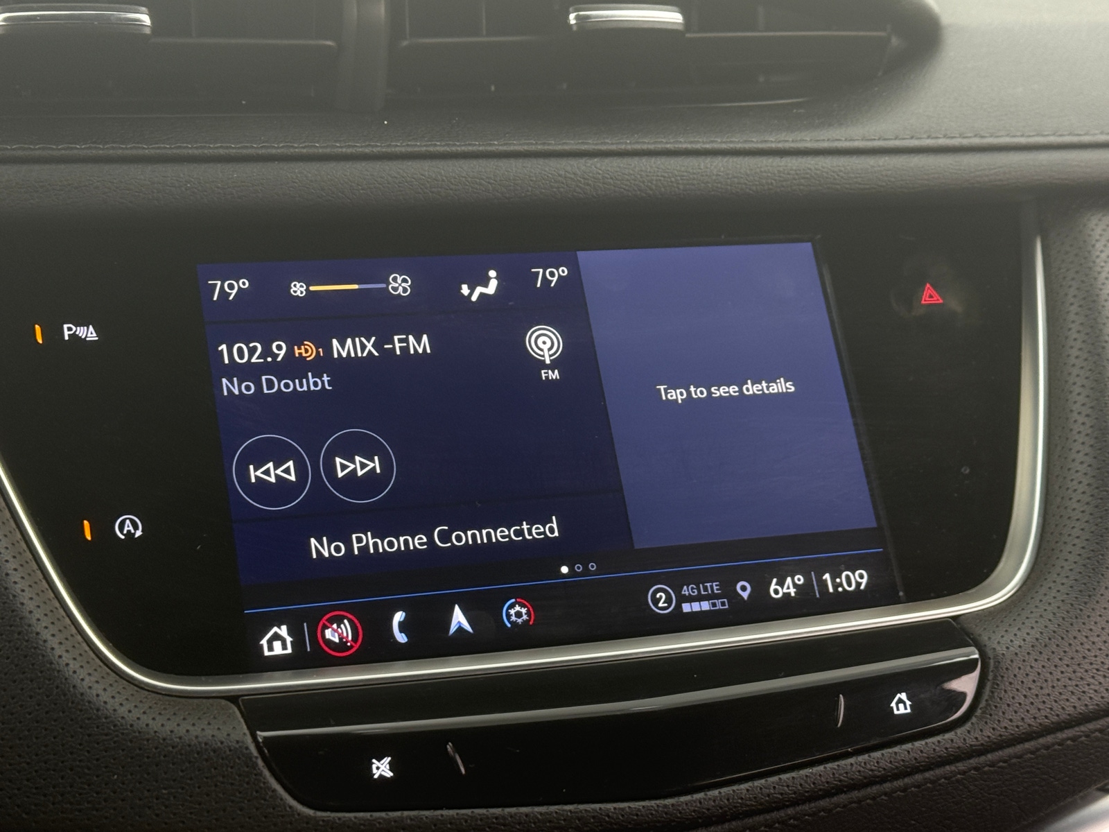 Thumbnail: 2024 Cadillac XT5 - 3