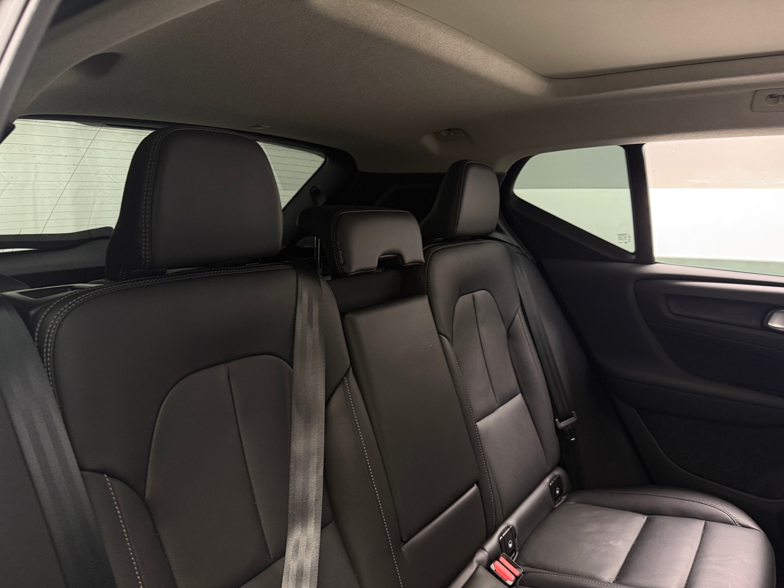 Thumbnail: 2025 Volvo XC40 - 5