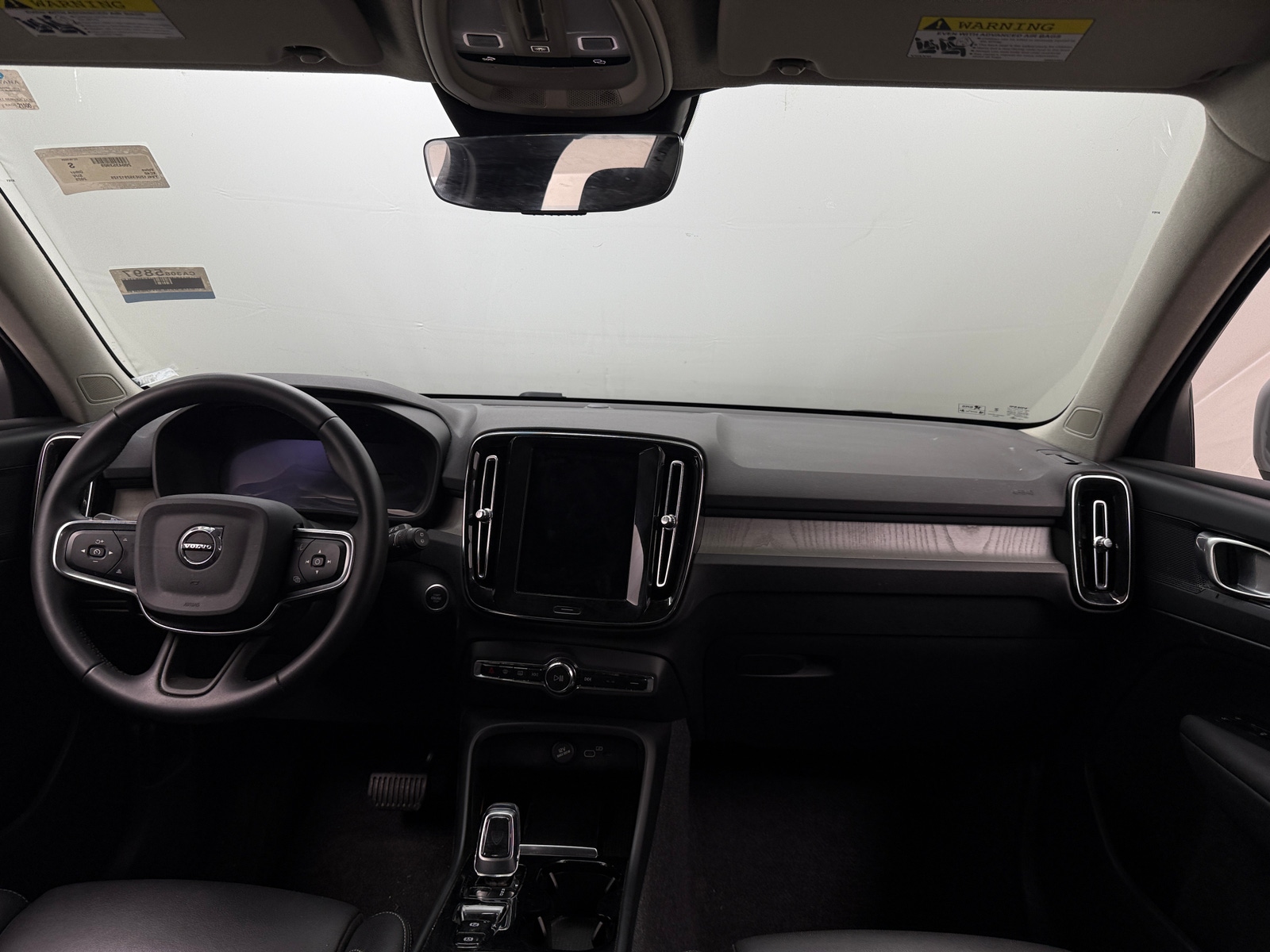 Thumbnail: 2025 Volvo XC40 - 2