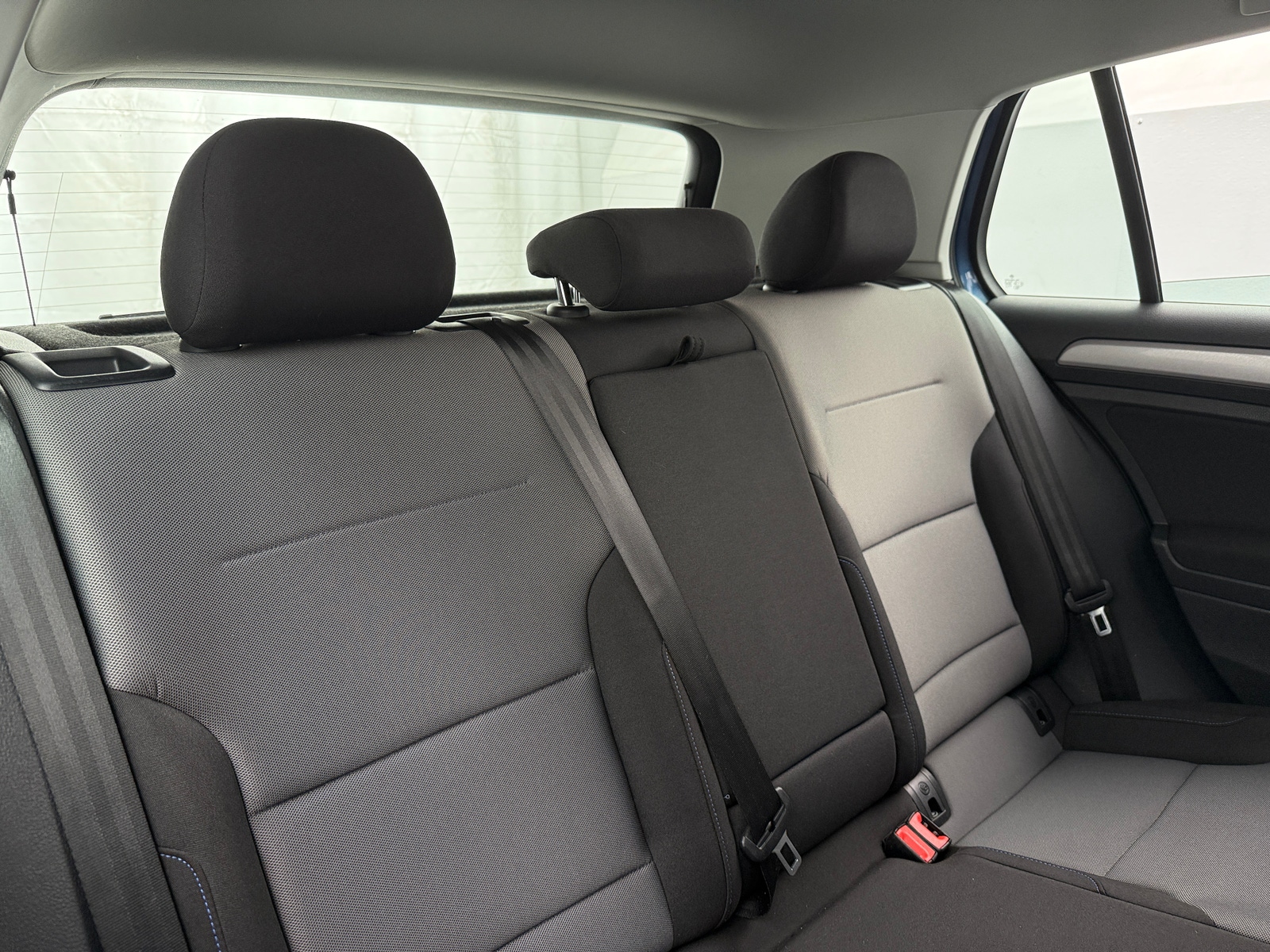 Thumbnail: 2016 Volkswagen e-Golf - 6