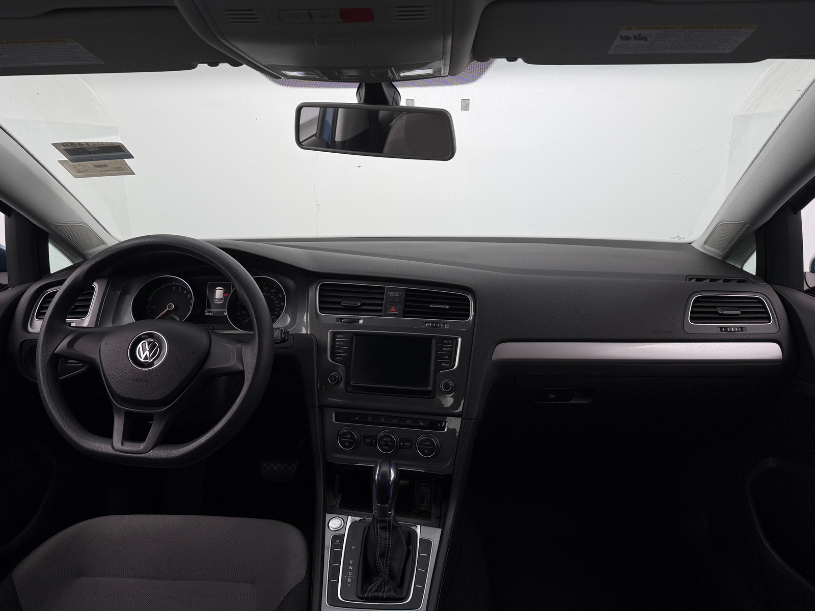 Thumbnail: 2016 Volkswagen e-Golf - 3