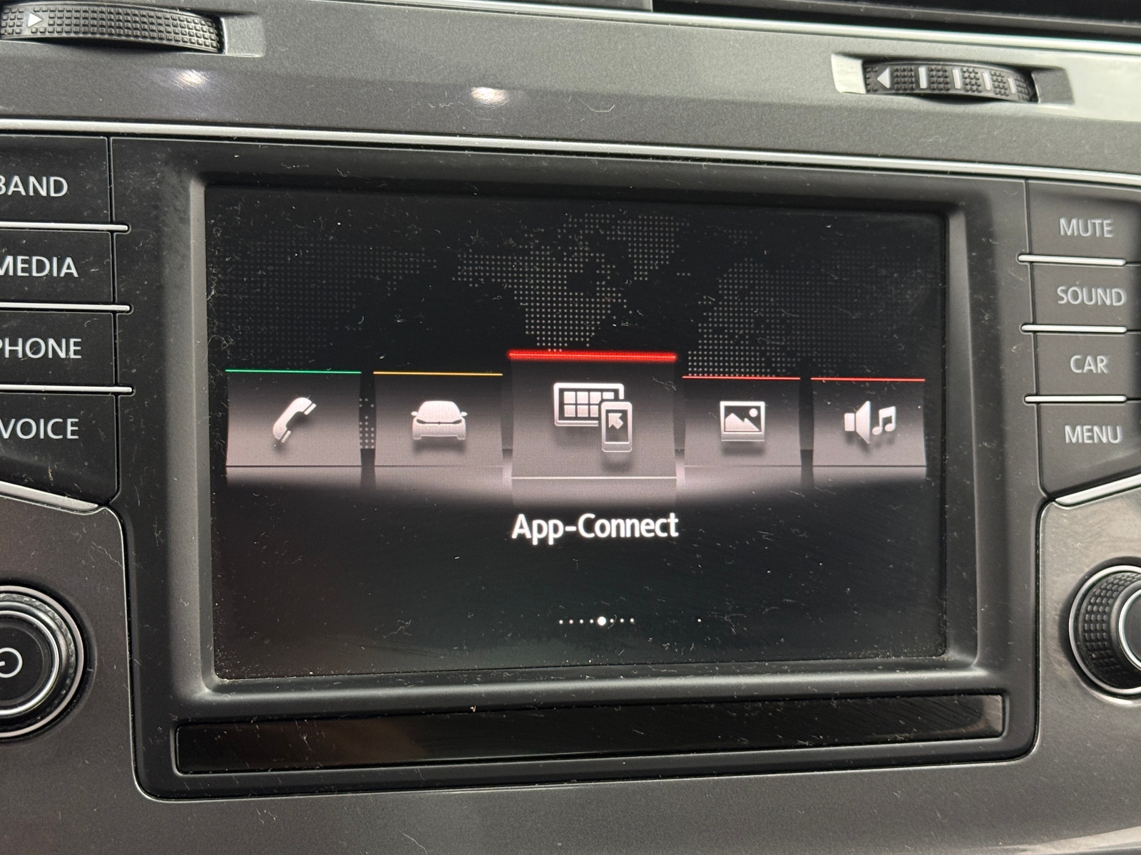 Thumbnail: 2016 Volkswagen e-Golf - 4