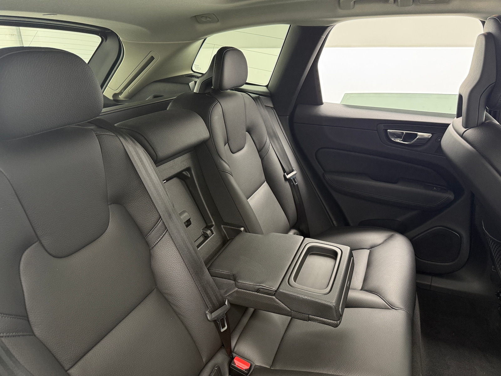 Thumbnail: 2018 Volvo XC60 - 5