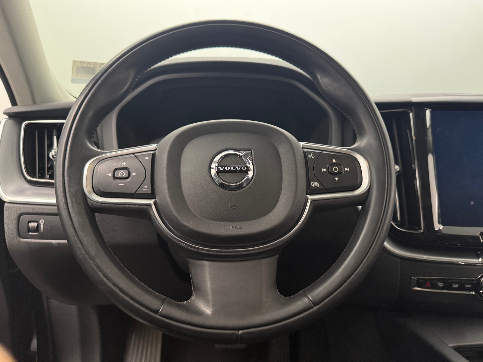 Thumbnail: 2018 Volvo XC60 - 4