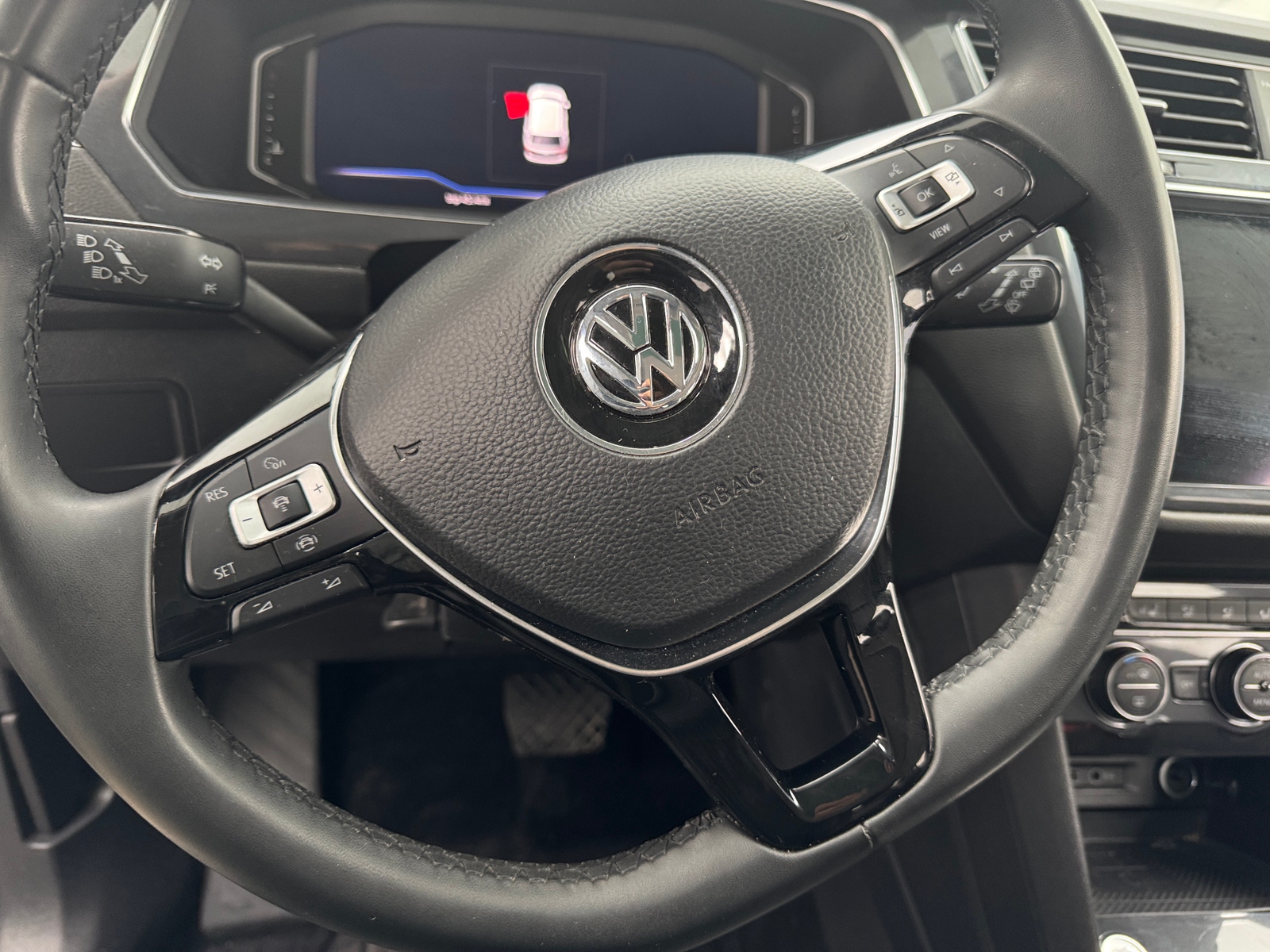 Thumbnail: 2020 Volkswagen Tiguan - 4