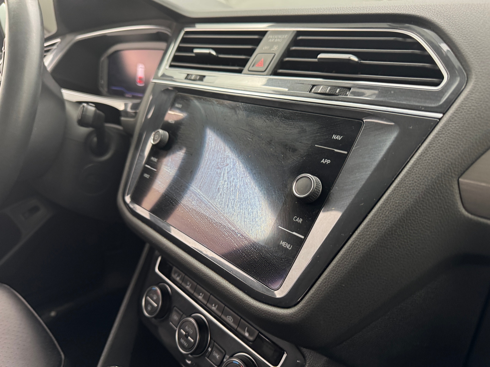 Thumbnail: 2020 Volkswagen Tiguan - 3