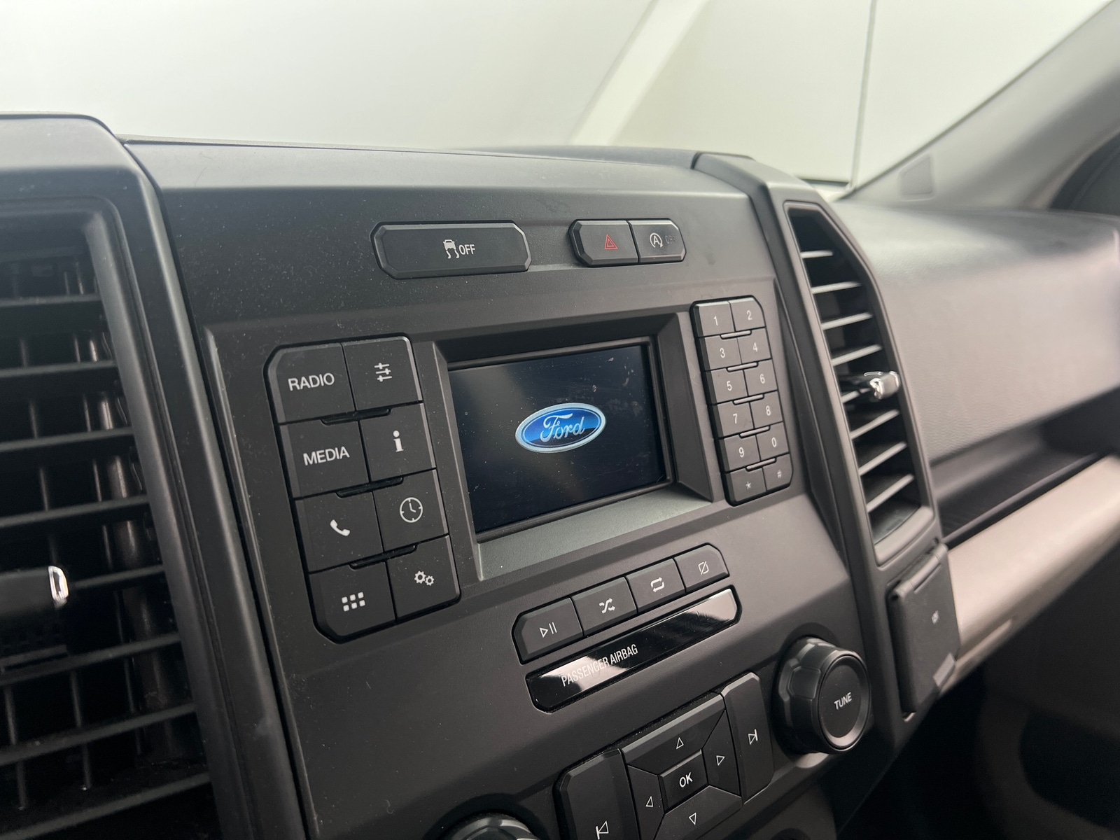 Thumbnail: 2019 Ford Econoline - 3