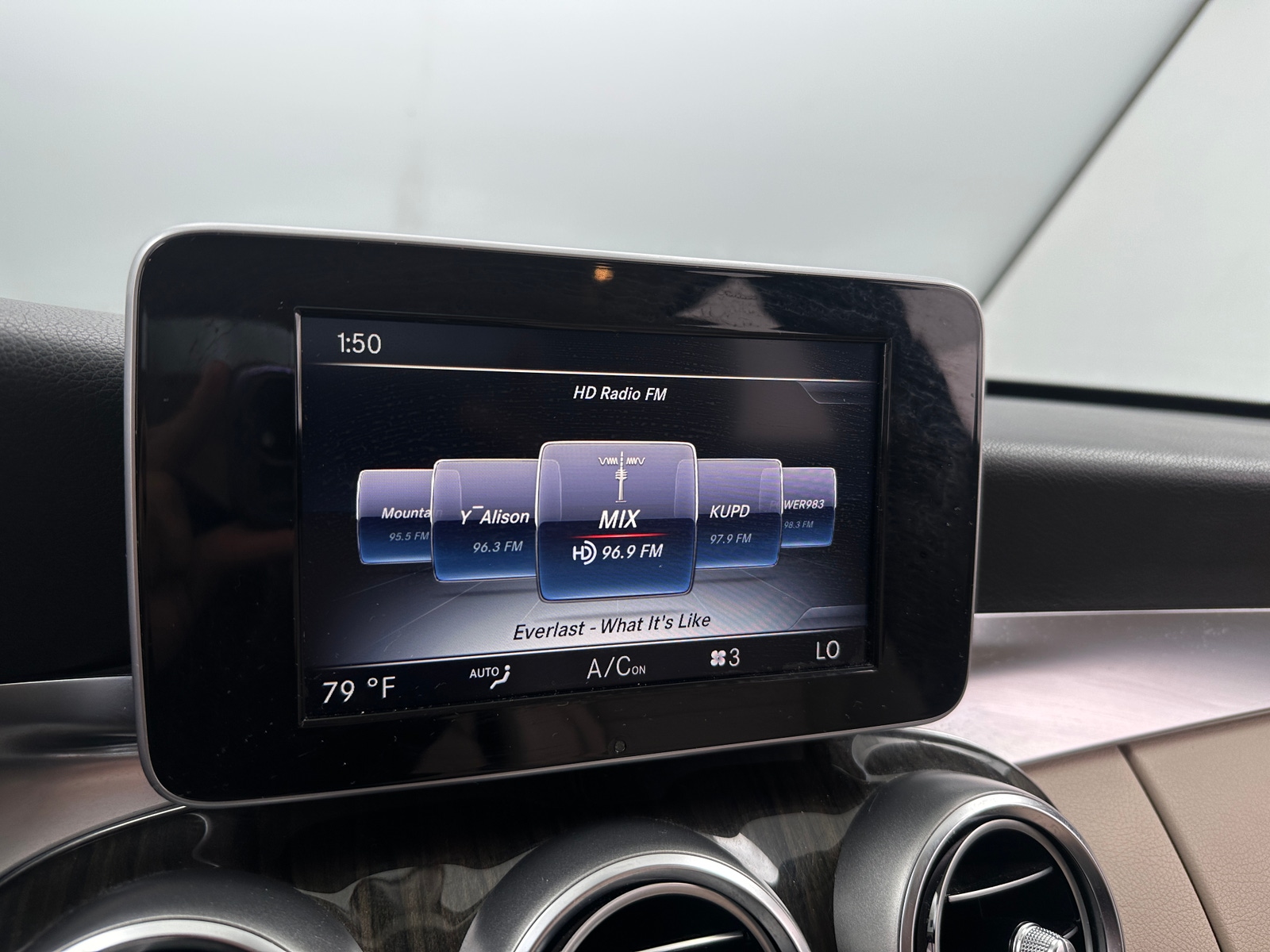 Thumbnail: 2017 Mercedes-Benz C-Class - 3