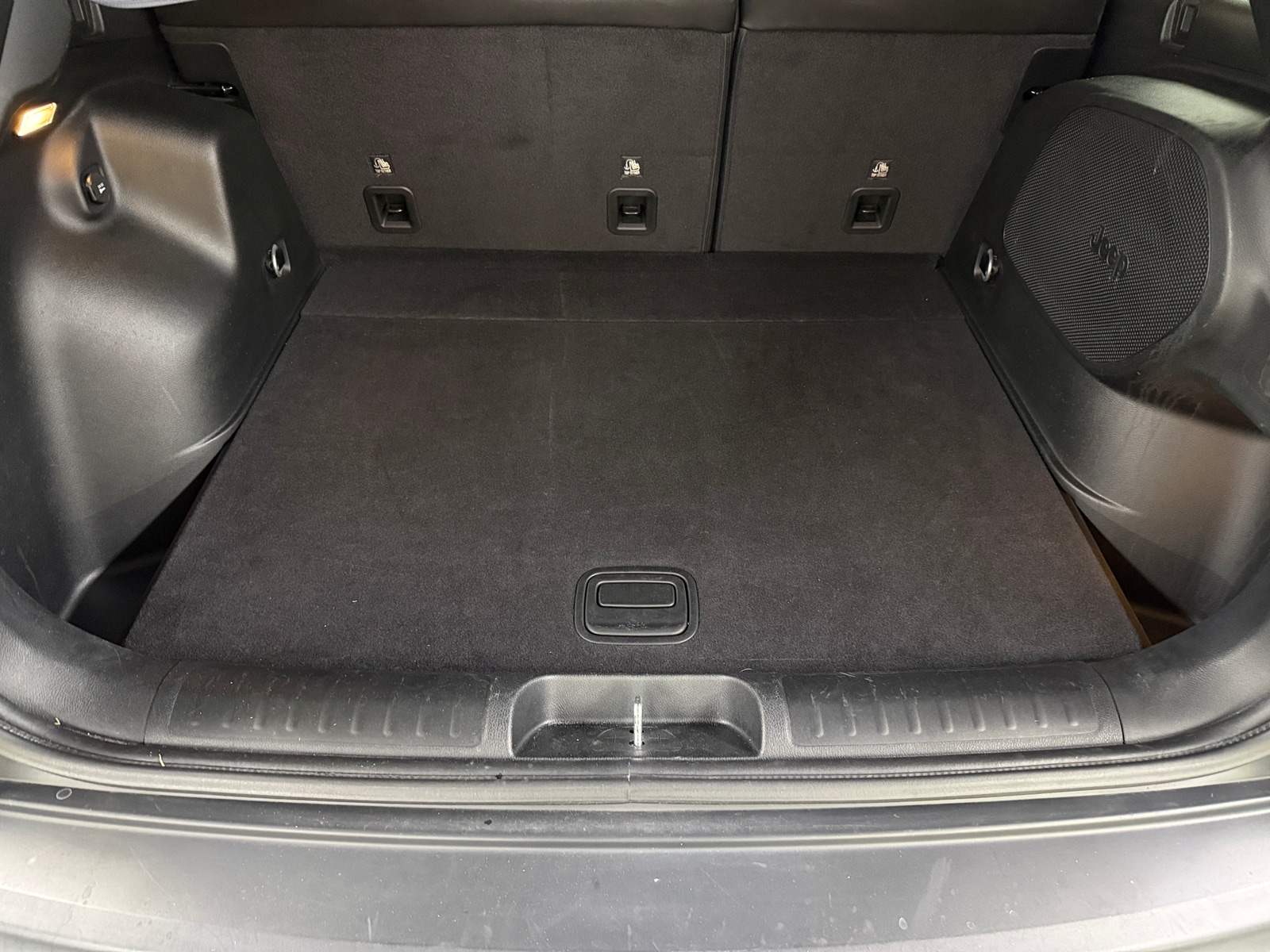 Thumbnail: 2019 Jeep Cherokee - 6