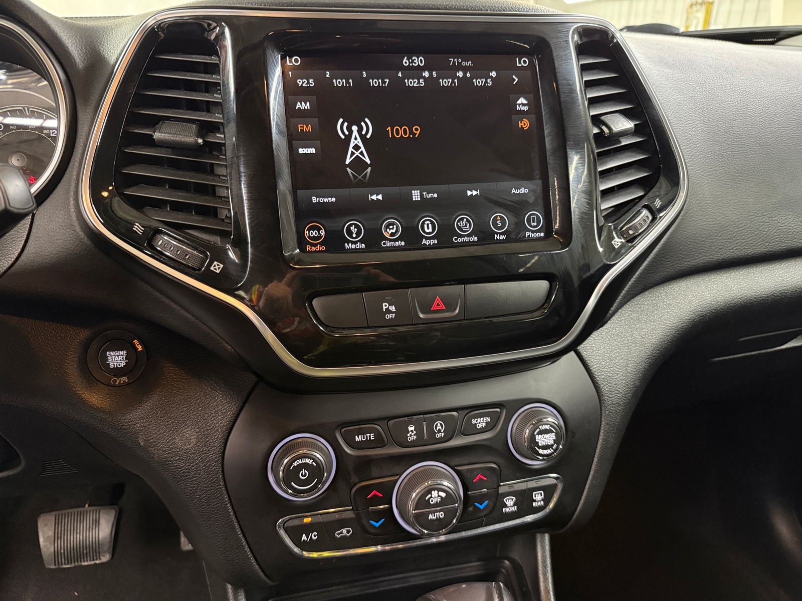 Thumbnail: 2019 Jeep Cherokee - 3