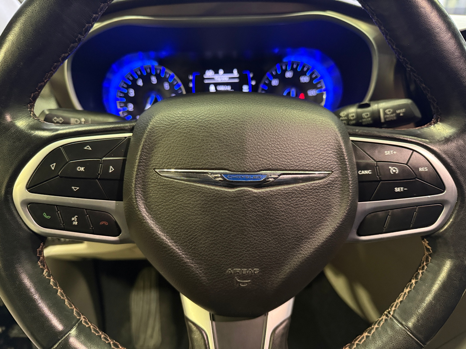 Thumbnail: 2019 Chrysler Pacifica - 4