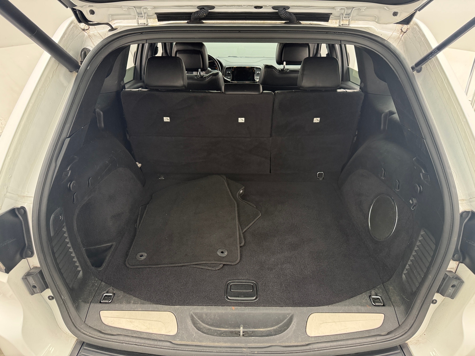 Thumbnail: 2020 Jeep Grand Cherokee - 6